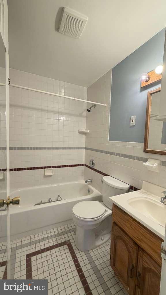 3007 ELMWOOD DR, ALEXANDRIA, Virginia 22303, 4 Bedrooms Bedrooms, ,2 BathroomsBathrooms,Residential,For sale,3007 ELMWOOD DR,VAFX2281802 MLS # VAFX2281802