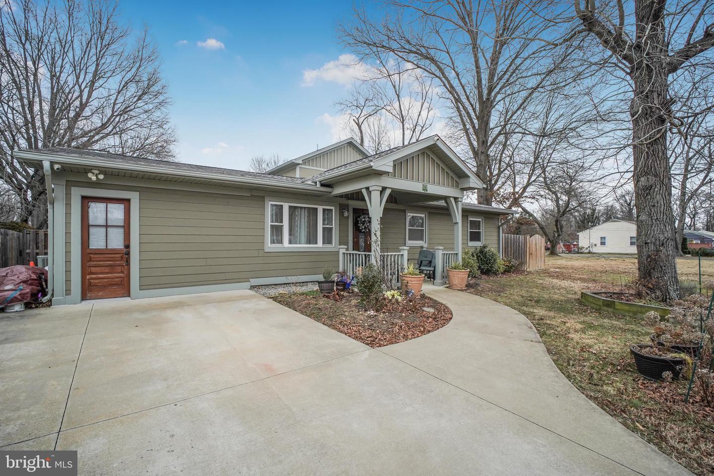 8227 FRYE RD, ALEXANDRIA, Virginia 22309, 5 Bedrooms Bedrooms, ,3 BathroomsBathrooms,Residential,For sale,8227 FRYE RD,VAFX2284104 MLS # VAFX2284104