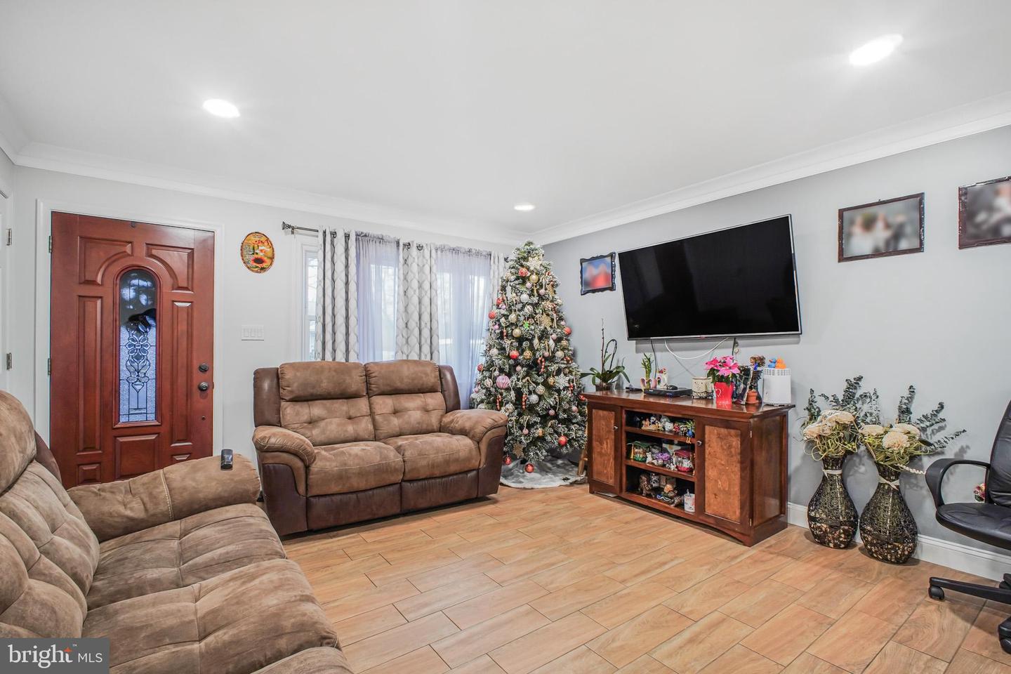 8227 FRYE RD, ALEXANDRIA, Virginia 22309, 5 Bedrooms Bedrooms, ,3 BathroomsBathrooms,Residential,For sale,8227 FRYE RD,VAFX2284104 MLS # VAFX2284104