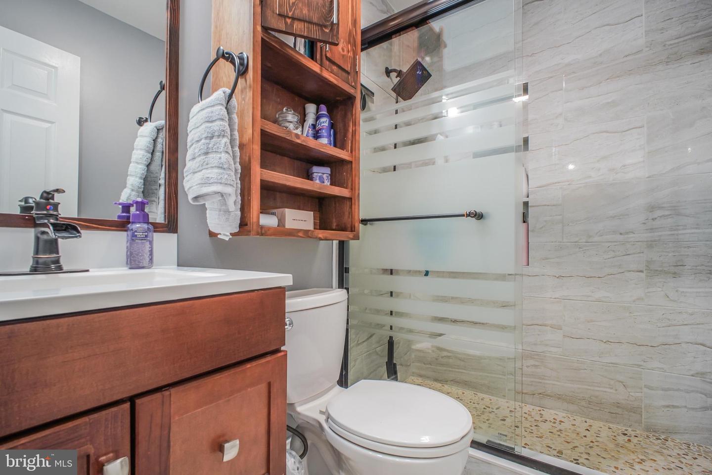 8227 FRYE RD, ALEXANDRIA, Virginia 22309, 5 Bedrooms Bedrooms, ,3 BathroomsBathrooms,Residential,For sale,8227 FRYE RD,VAFX2284104 MLS # VAFX2284104