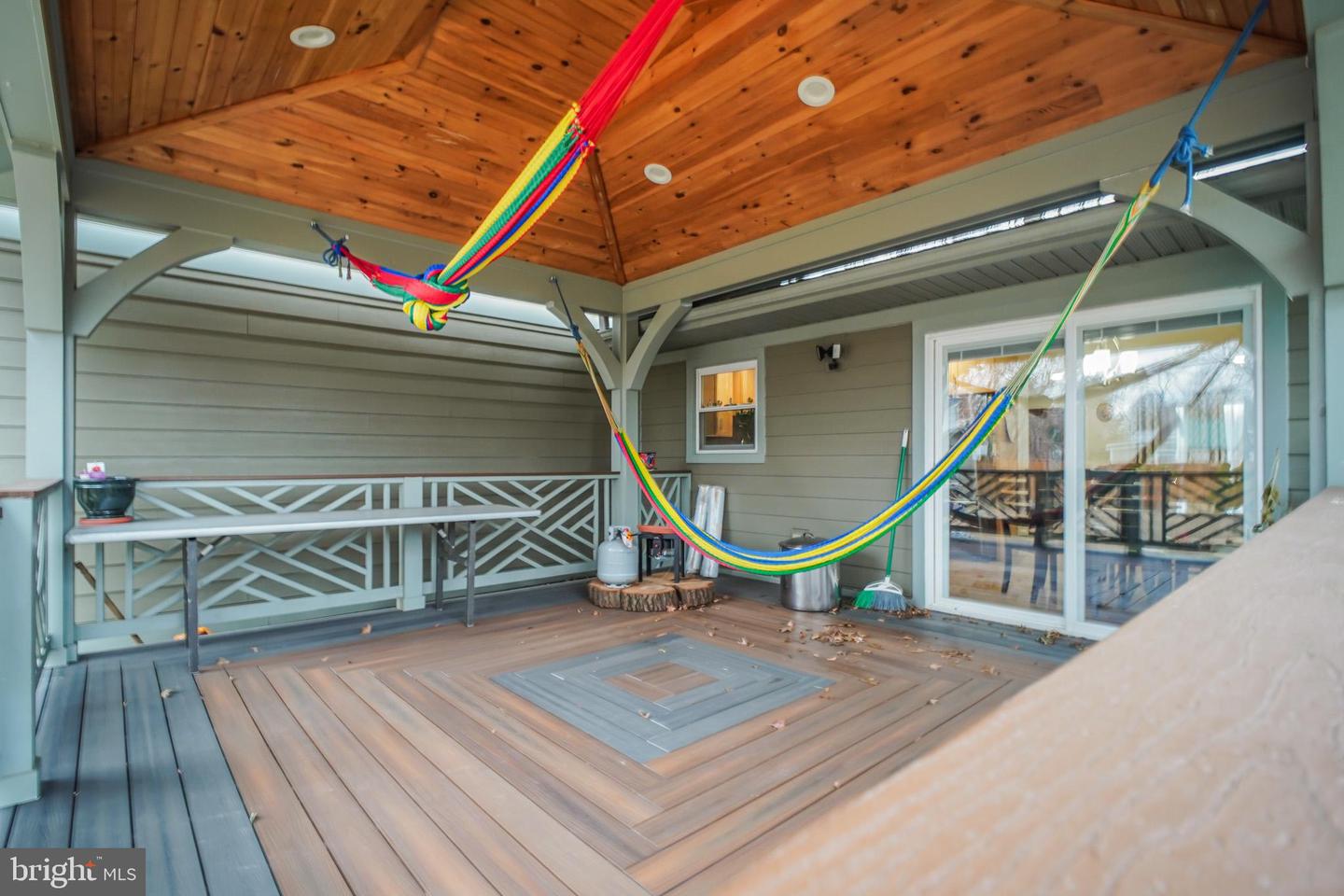 8227 FRYE RD, ALEXANDRIA, Virginia 22309, 5 Bedrooms Bedrooms, ,3 BathroomsBathrooms,Residential,For sale,8227 FRYE RD,VAFX2284104 MLS # VAFX2284104