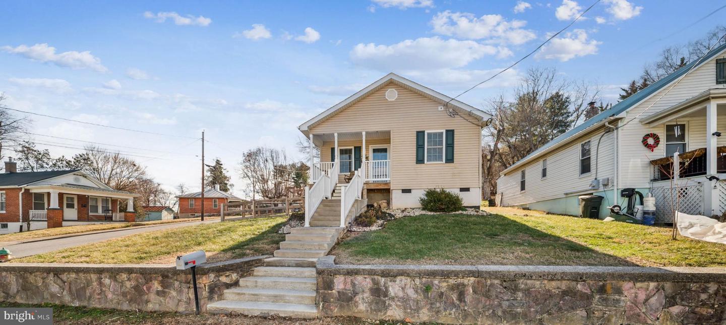 102 W LIBERTY ST, STAUNTON, Virginia 24401, 3 Bedrooms Bedrooms, 5 Rooms Rooms,2 BathroomsBathrooms,Residential,For sale,102 W LIBERTY ST,VASC2000766 MLS # VASC2000766 102 W LIBERTY ST, STAUNTON, Virginia 24401, 3 Bedrooms Bedrooms, 5 Rooms Rooms,2 BathroomsBathrooms,Residential,For sale,102 W LIBERTY ST,VASC2000766 MLS # VASC2000766