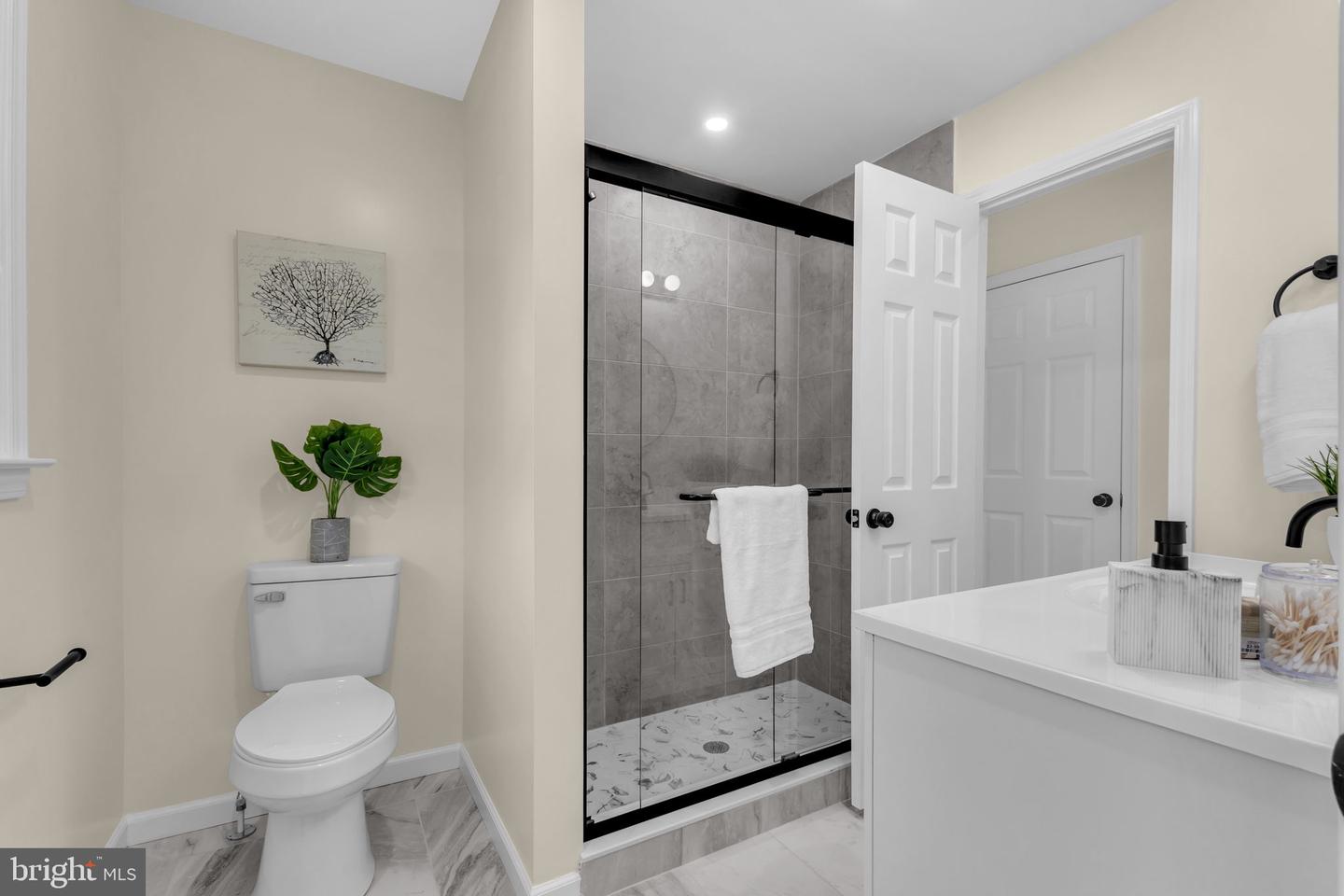 6400 INWOOD DR, SPRINGFIELD, Virginia 22150, 5 Bedrooms Bedrooms, ,3 BathroomsBathrooms,Residential,For sale,6400 INWOOD DR,VAFX2284174 MLS # VAFX2284174