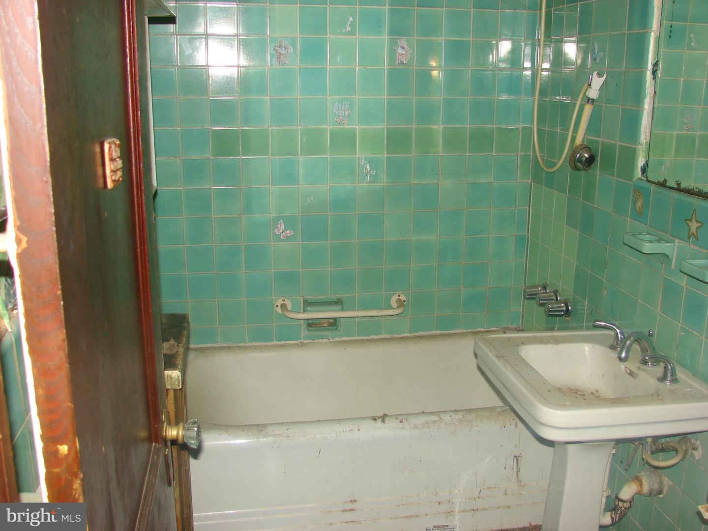 415 NW FARRAGUT ST NW, WASHINGTON, District Of Columbia 20011, 3 Bedrooms Bedrooms, ,2 BathroomsBathrooms,Residential,For sale,415 NW FARRAGUT ST NW,DCDC2228904 MLS # DCDC2228904