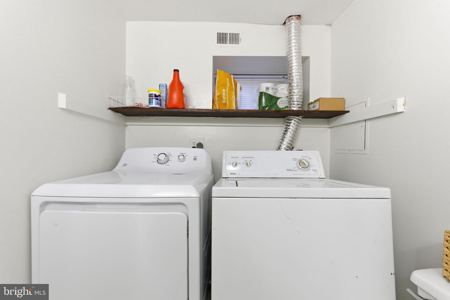 2842 S COLUMBUS ST, ARLINGTON, Virginia 22206, 2 Bedrooms Bedrooms, ,2 BathroomsBathrooms,Residential,For sale,2842 S COLUMBUS ST,VAAX2051350 MLS # VAAX2051350