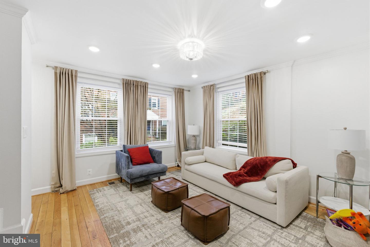 2842 S COLUMBUS ST, ARLINGTON, Virginia 22206, 2 Bedrooms Bedrooms, ,2 BathroomsBathrooms,Residential,For sale,2842 S COLUMBUS ST,VAAX2051350 MLS # VAAX2051350