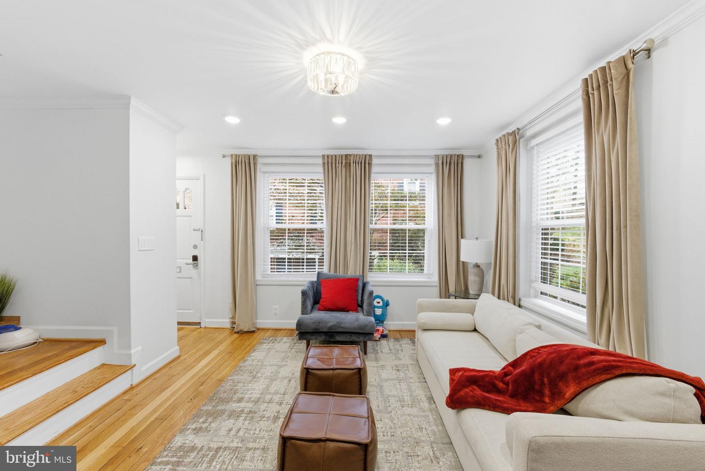 2842 S COLUMBUS ST, ARLINGTON, Virginia 22206, 2 Bedrooms Bedrooms, ,2 BathroomsBathrooms,Residential,For sale,2842 S COLUMBUS ST,VAAX2051350 MLS # VAAX2051350