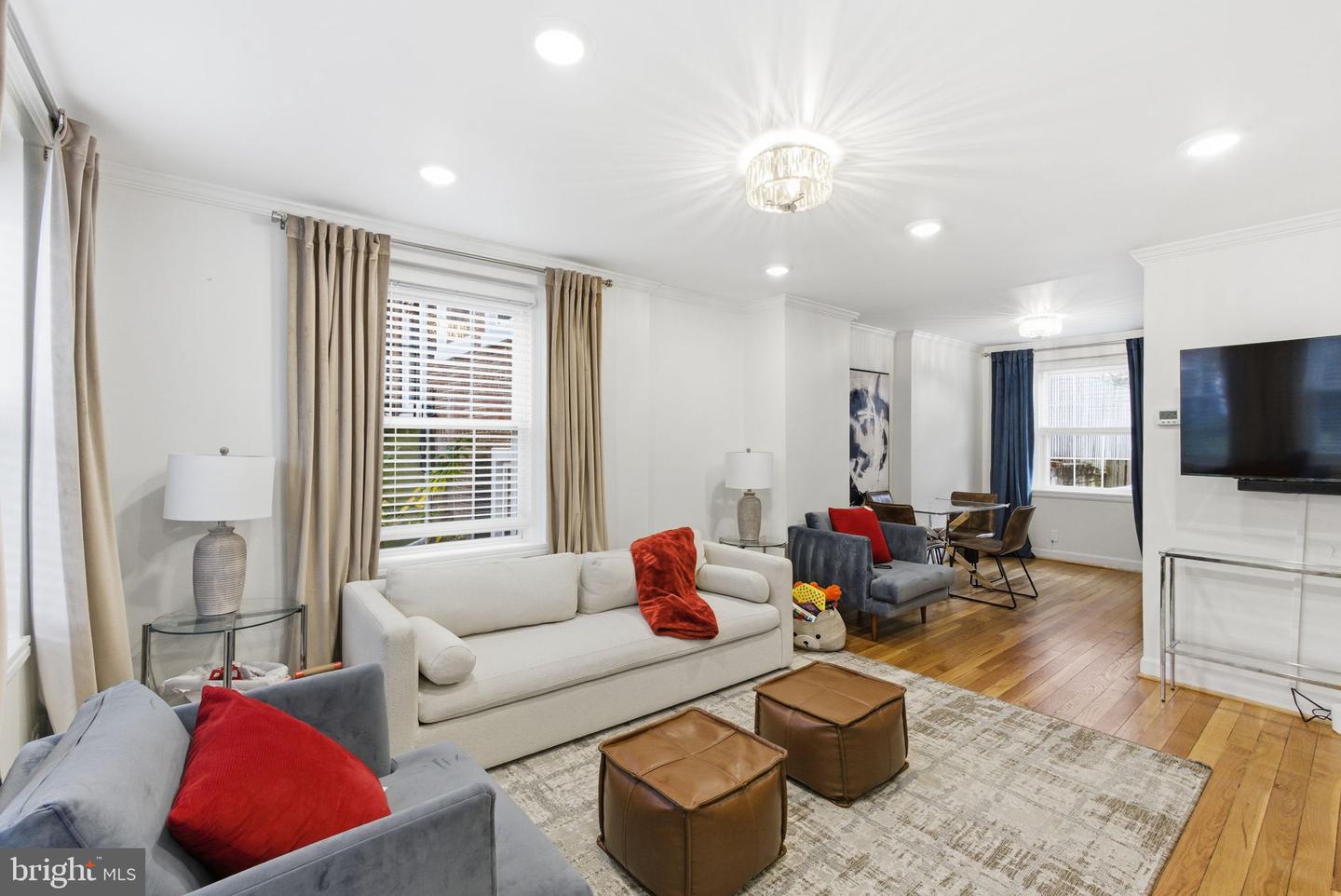 2842 S COLUMBUS ST, ARLINGTON, Virginia 22206, 2 Bedrooms Bedrooms, ,2 BathroomsBathrooms,Residential,For sale,2842 S COLUMBUS ST,VAAX2051350 MLS # VAAX2051350