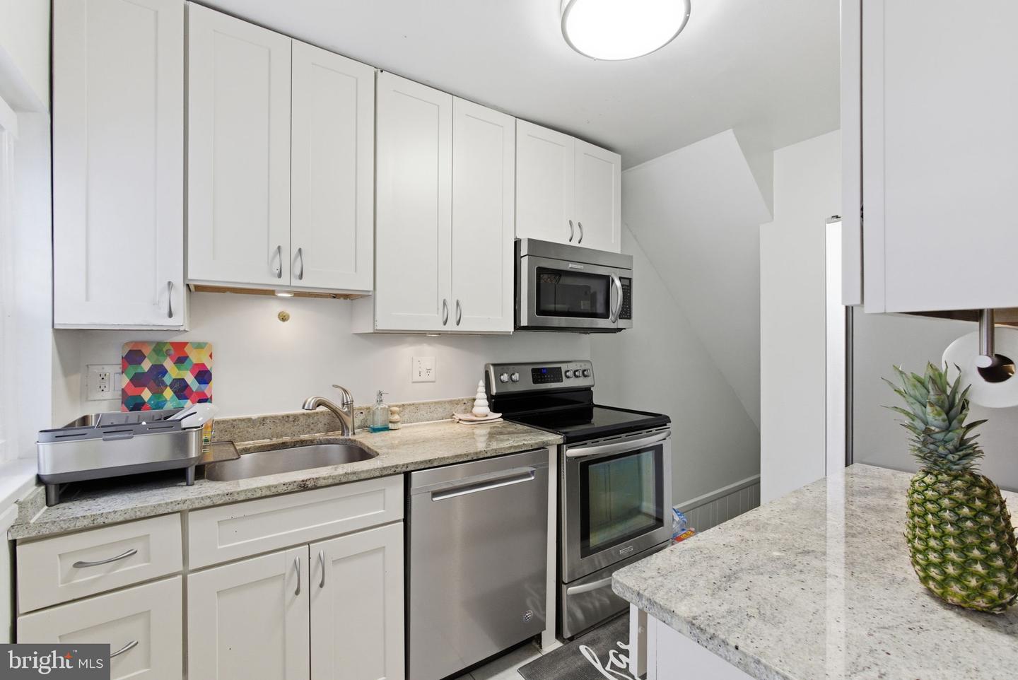 2842 S COLUMBUS ST, ARLINGTON, Virginia 22206, 2 Bedrooms Bedrooms, ,2 BathroomsBathrooms,Residential,For sale,2842 S COLUMBUS ST,VAAX2051350 MLS # VAAX2051350