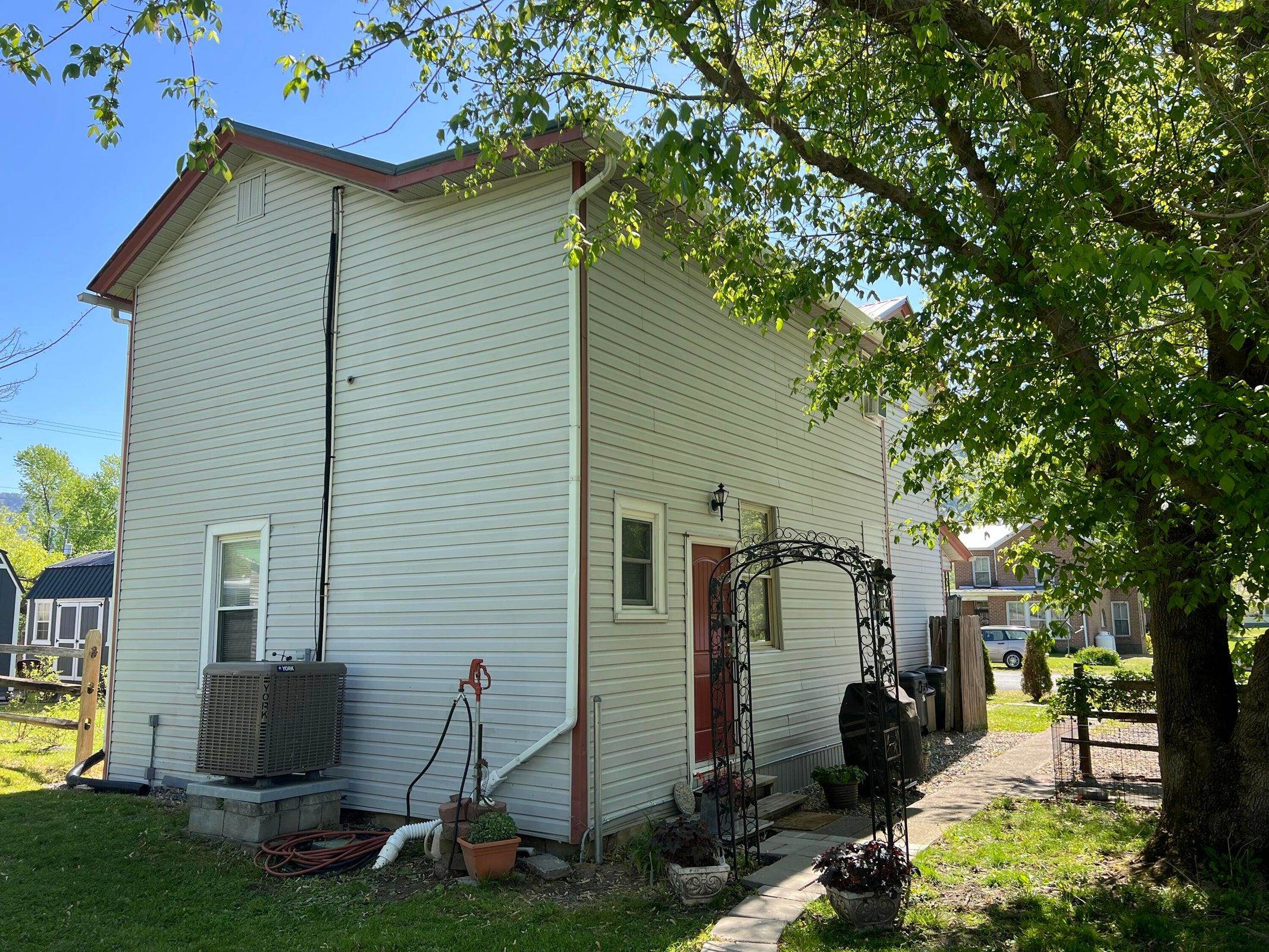 702 ANDERSON ST, GLASGOW, Virginia 24555, 3 Bedrooms Bedrooms, ,2 BathroomsBathrooms,Residential,702 Anderson St Glasgow, VA 24555,702 ANDERSON ST,672181 MLS # 672181 702 ANDERSON ST, GLASGOW, Virginia 24555, 3 Bedrooms Bedrooms, ,2 BathroomsBathrooms,Residential,702 Anderson St Glasgow, VA 24555,702 ANDERSON ST,672181 MLS # 672181