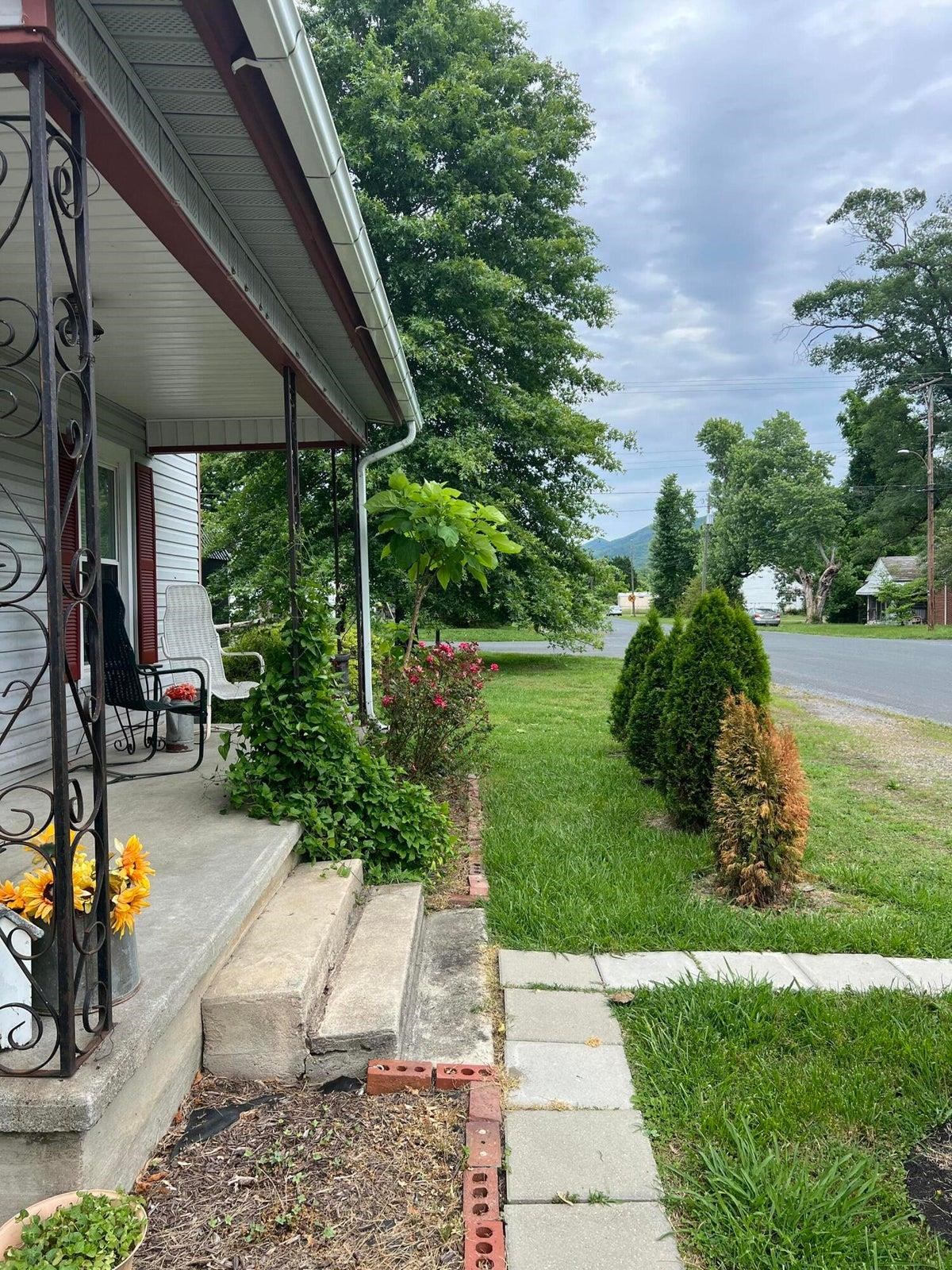 702 ANDERSON ST, GLASGOW, Virginia 24555, 3 Bedrooms Bedrooms, ,2 BathroomsBathrooms,Residential,702 Anderson St Glasgow, VA 24555,702 ANDERSON ST,672181 MLS # 672181 702 ANDERSON ST, GLASGOW, Virginia 24555, 3 Bedrooms Bedrooms, ,2 BathroomsBathrooms,Residential,702 Anderson St Glasgow, VA 24555,702 ANDERSON ST,672181 MLS # 672181