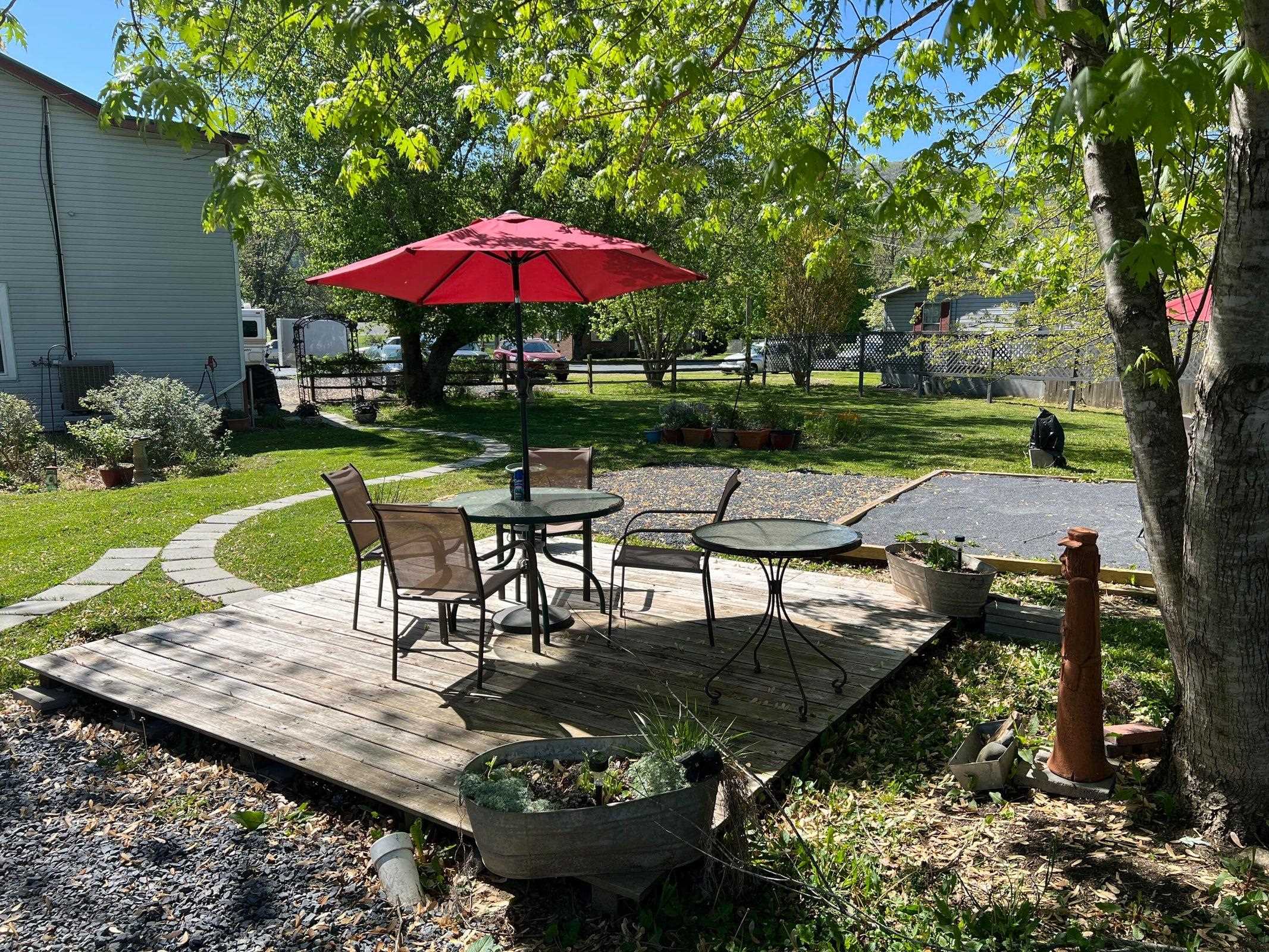 Picturesque back yard. Relax, enjoy friends and family. Picturesque back yard. Relax, enjoy friends and family.