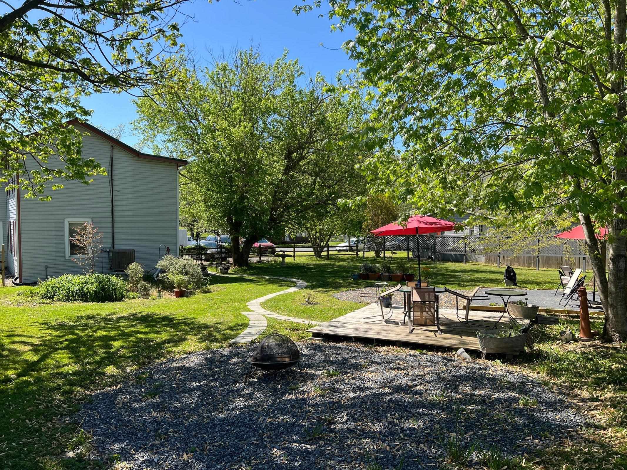 Installed the large circle gravel areas in the large private back yard -- for recreation and relaxation. Installed the large circle gravel areas in the large private back yard -- for recreation and relaxation.