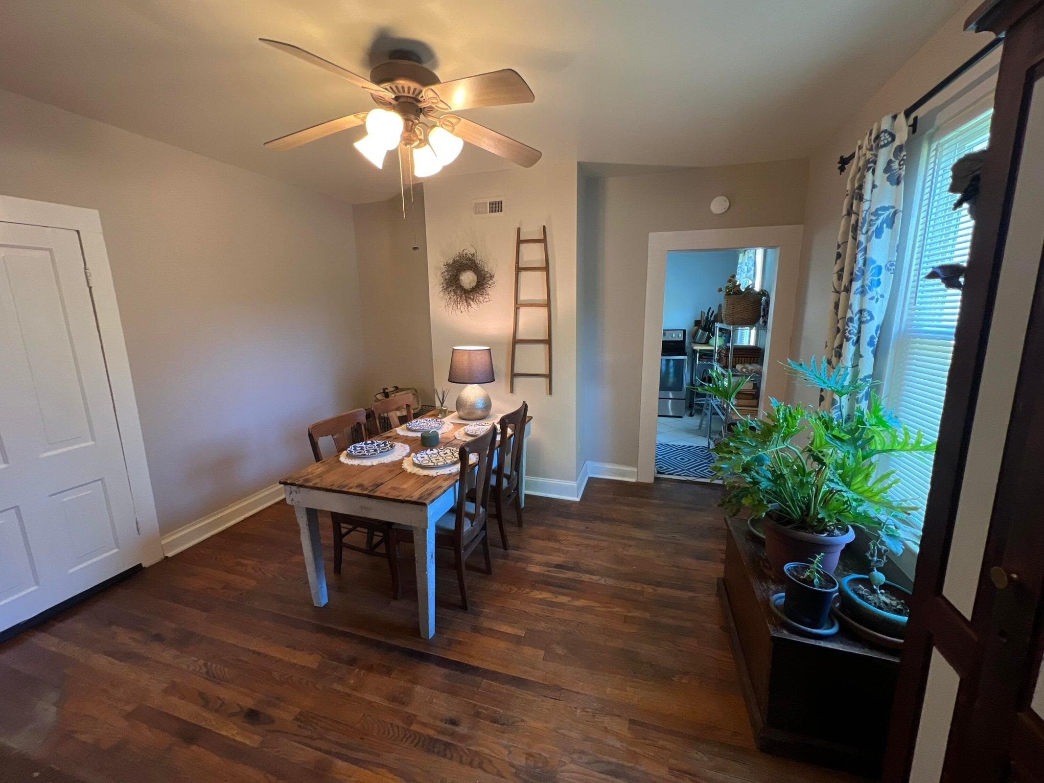 Nice dining area. Nice dining area.