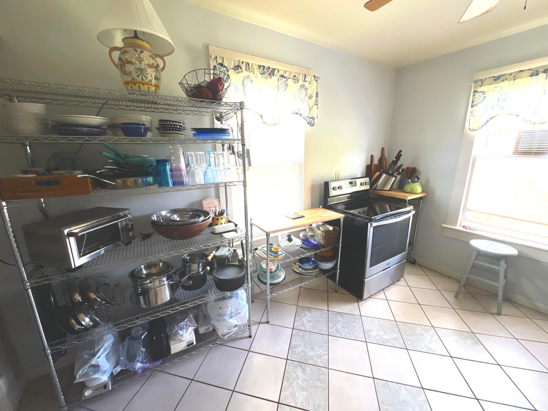 Kitchen is light and bright. Kitchen is light and bright.