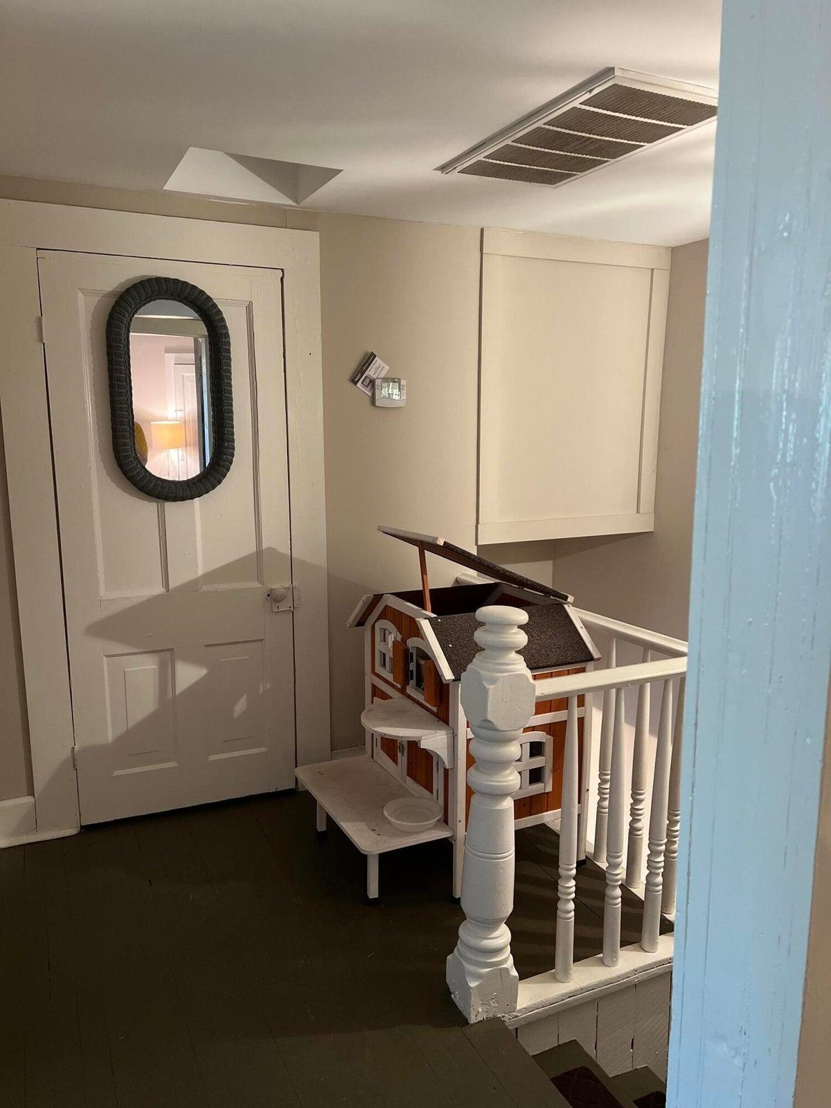 Landing at the top of the stairs to the 2nd floor. Landing at the top of the stairs to the 2nd floor.