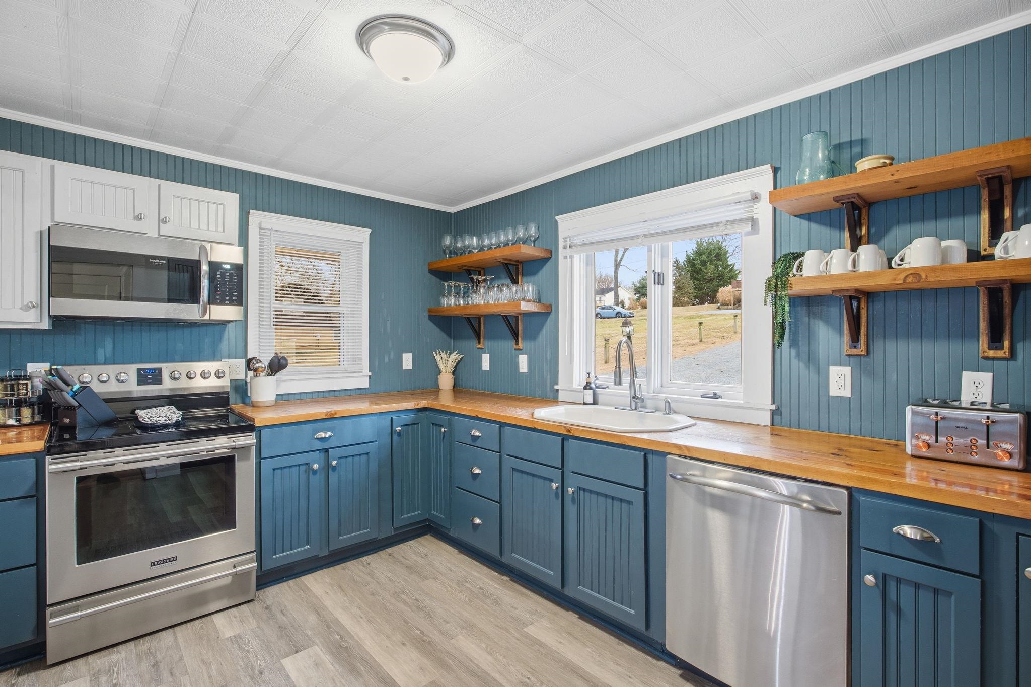 3635 RIVERBEND DR, ELKTON, Virginia 22827, 5 Bedrooms Bedrooms, ,3 BathroomsBathrooms,Residential,3635 RIVERBEND DR,672191 MLS # 672191