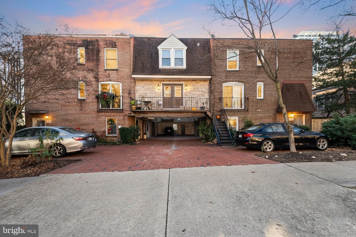 1527 N COLONIAL TER #B, ARLINGTON, Virginia 22209, 2 Bedrooms Bedrooms, ,2 BathroomsBathrooms,Residential,For sale,1527 N COLONIAL TER #B,VAAR2066392 MLS # VAAR2066392 1527 N COLONIAL TER #B, ARLINGTON, Virginia 22209, 2 Bedrooms Bedrooms, ,2 BathroomsBathrooms,Residential,For sale,1527 N COLONIAL TER #B,VAAR2066392 MLS # VAAR2066392