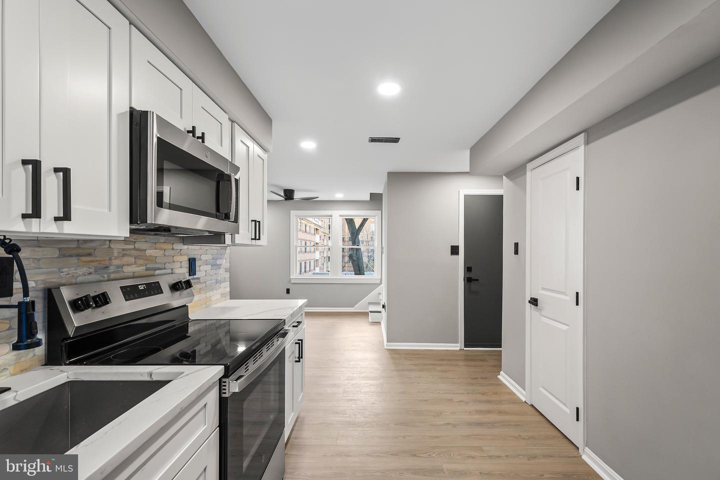 1527 N COLONIAL TER #B, ARLINGTON, Virginia 22209, 2 Bedrooms Bedrooms, ,2 BathroomsBathrooms,Residential,For sale,1527 N COLONIAL TER #B,VAAR2066392 MLS # VAAR2066392 1527 N COLONIAL TER #B, ARLINGTON, Virginia 22209, 2 Bedrooms Bedrooms, ,2 BathroomsBathrooms,Residential,For sale,1527 N COLONIAL TER #B,VAAR2066392 MLS # VAAR2066392