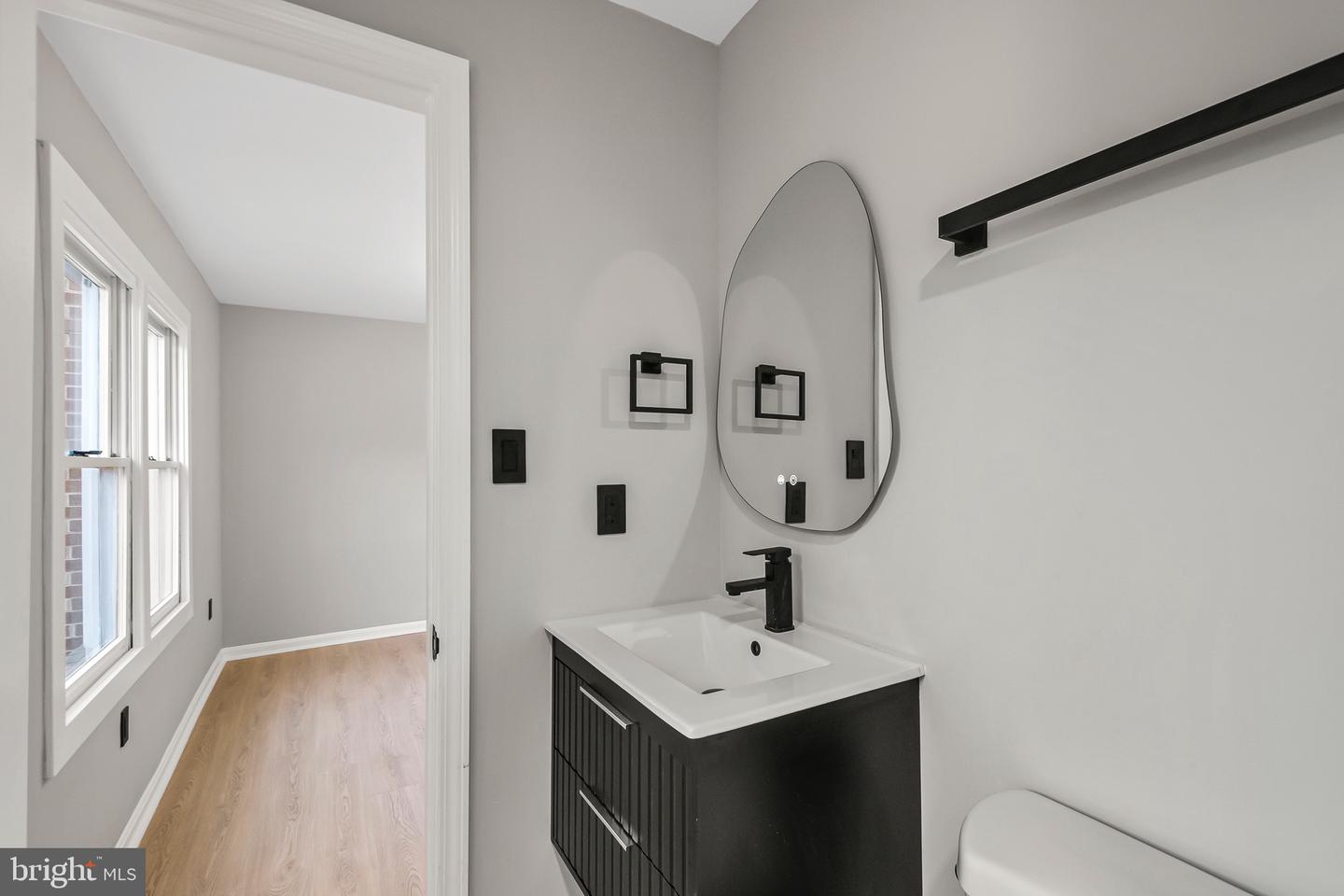 1527 N COLONIAL TER #B, ARLINGTON, Virginia 22209, 2 Bedrooms Bedrooms, ,2 BathroomsBathrooms,Residential,For sale,1527 N COLONIAL TER #B,VAAR2066392 MLS # VAAR2066392 1527 N COLONIAL TER #B, ARLINGTON, Virginia 22209, 2 Bedrooms Bedrooms, ,2 BathroomsBathrooms,Residential,For sale,1527 N COLONIAL TER #B,VAAR2066392 MLS # VAAR2066392