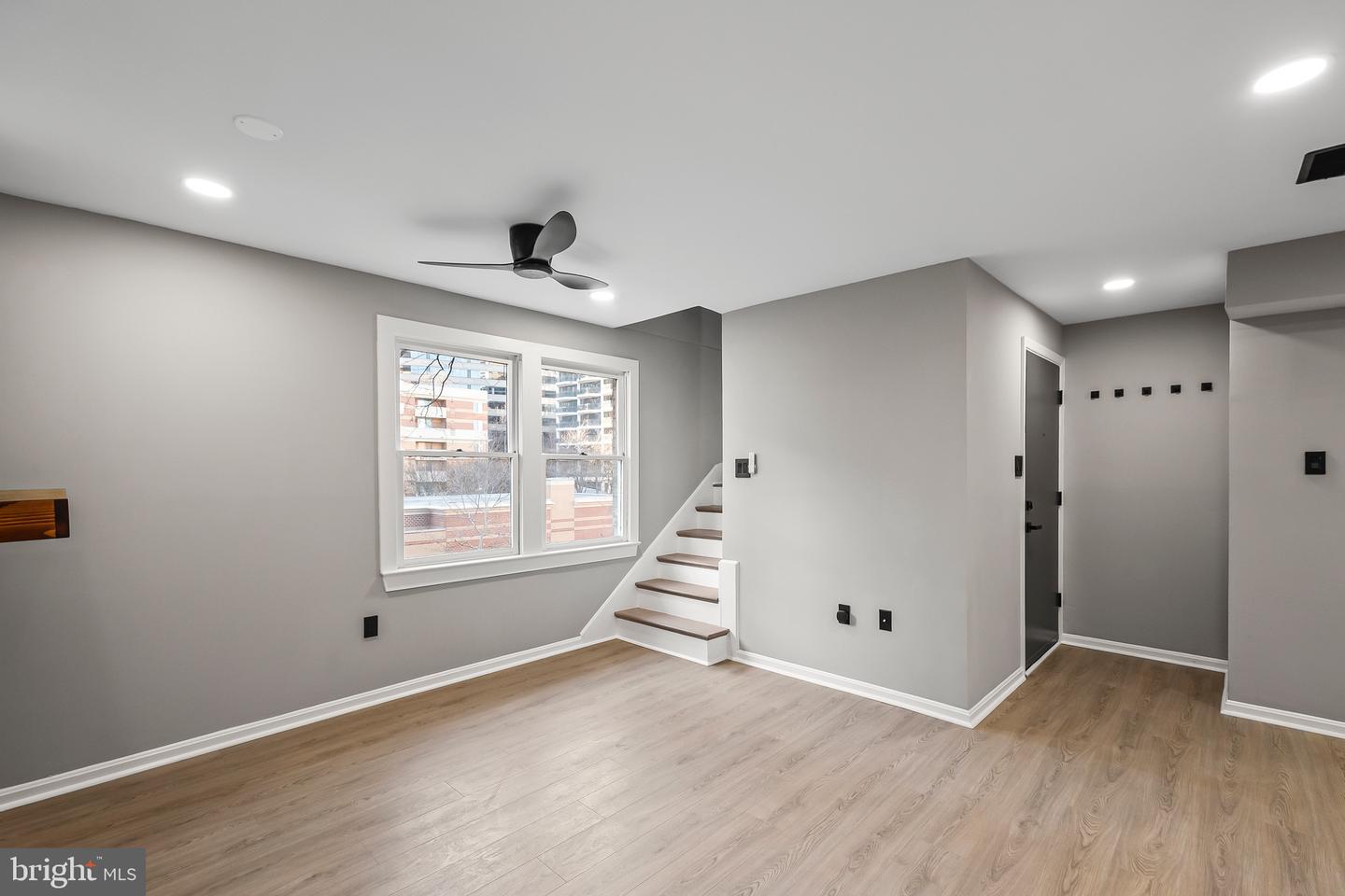 1527 N COLONIAL TER #B, ARLINGTON, Virginia 22209, 2 Bedrooms Bedrooms, ,2 BathroomsBathrooms,Residential,For sale,1527 N COLONIAL TER #B,VAAR2066392 MLS # VAAR2066392 1527 N COLONIAL TER #B, ARLINGTON, Virginia 22209, 2 Bedrooms Bedrooms, ,2 BathroomsBathrooms,Residential,For sale,1527 N COLONIAL TER #B,VAAR2066392 MLS # VAAR2066392