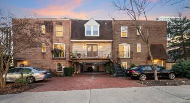 1527 N COLONIAL TER #B, ARLINGTON, Virginia 22209, 2 Bedrooms Bedrooms, ,2 BathroomsBathrooms,Residential,For sale,1527 N COLONIAL TER #B,VAAR2066392 MLS # VAAR2066392