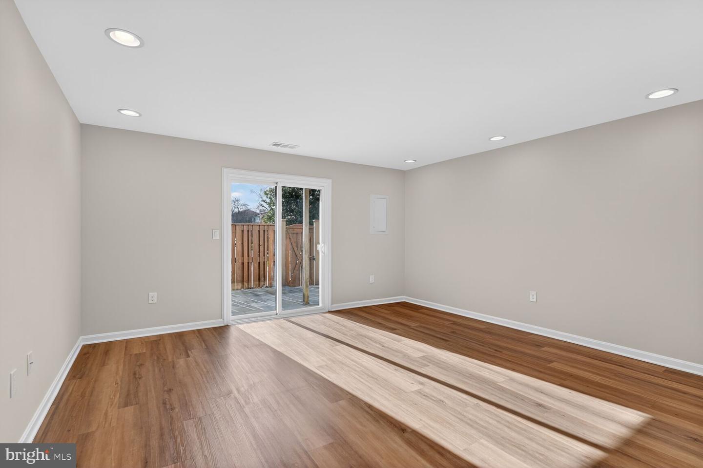 3854 9TH RD S #3854, ARLINGTON, Virginia 22204, 2 Bedrooms Bedrooms, ,2 BathroomsBathrooms,Residential,For sale,3854 9TH RD S #3854,VAAR2066920 MLS # VAAR2066920