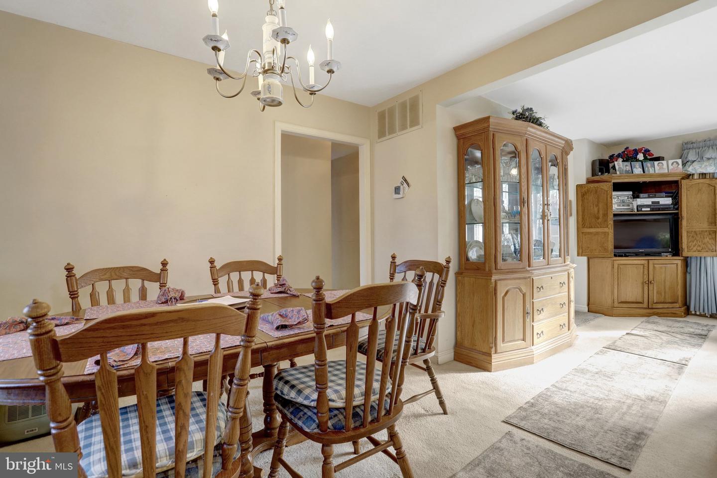 5502 ATLEE PL, SPRINGFIELD, Virginia 22151, 6 Bedrooms Bedrooms, ,3 BathroomsBathrooms,Residential,For sale,5502 ATLEE PL,VAFX2283850 MLS # VAFX2283850