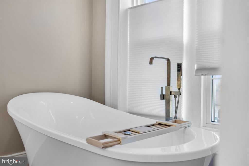 644 EARLY DR, BROADWAY, Virginia 22815, 6 Bedrooms Bedrooms, ,4 BathroomsBathrooms,Residential,For sale,644 EARLY DR,VARO2002778 MLS # VARO2002778