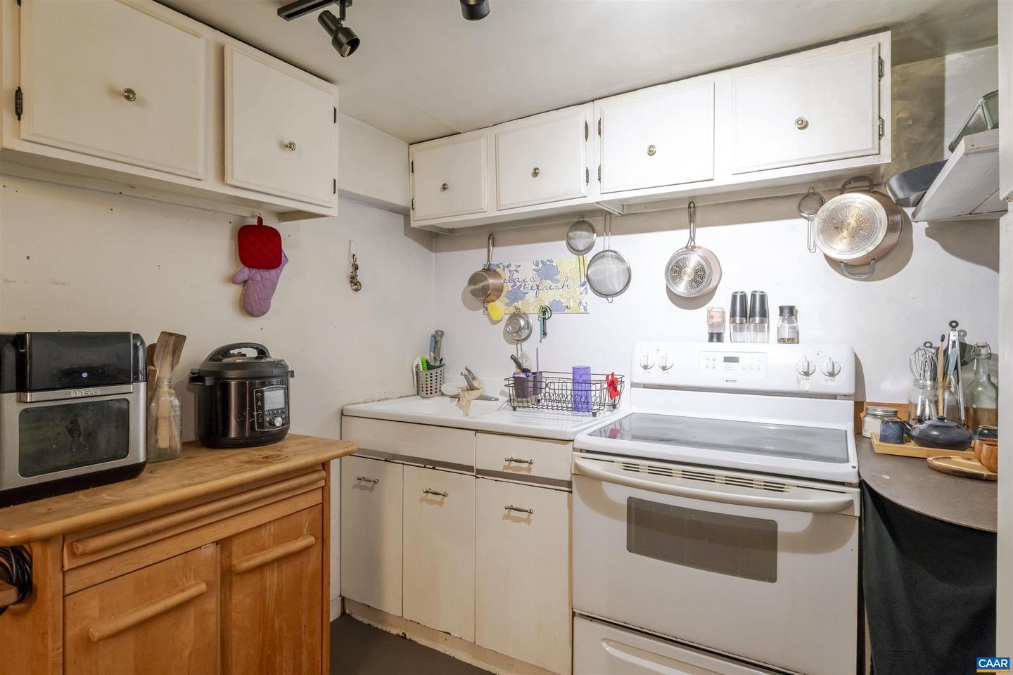 908 ROCKLAND AVE, CHARLOTTESVILLE, Virginia 22902, 3 Bedrooms Bedrooms, ,2 BathroomsBathrooms,Residential,For sale,908 ROCKLAND AVE,672180 MLS # 672180