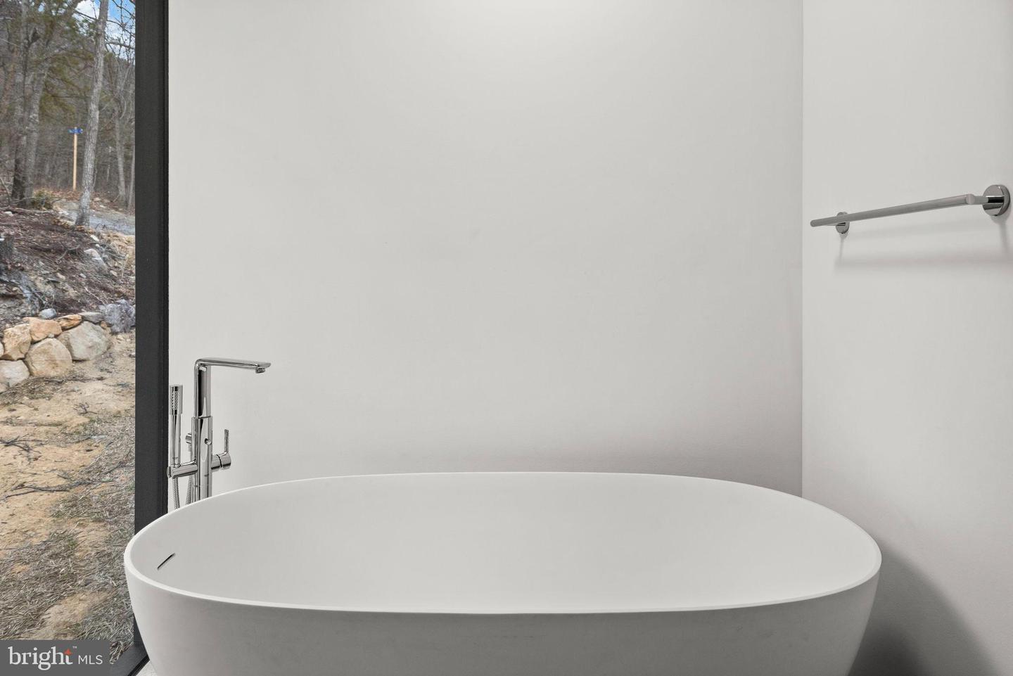 132 HOLLY HILL RD, LURAY, Virginia 22835, 2 Bedrooms Bedrooms, 4 Rooms Rooms,2 BathroomsBathrooms,Residential,For sale,132 HOLLY HILL RD,VAPA2005824 MLS # VAPA2005824