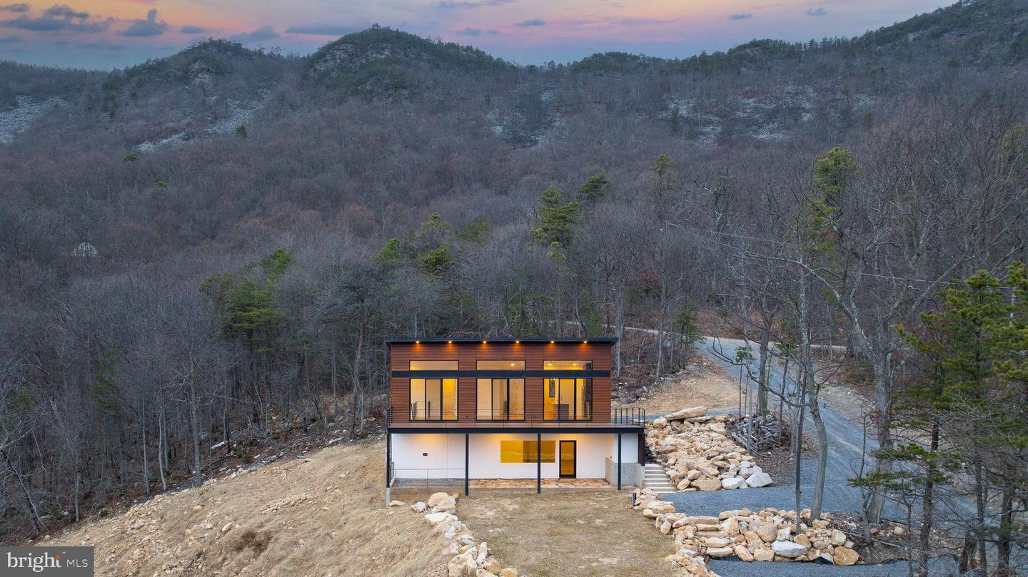 132 HOLLY HILL RD, LURAY, Virginia 22835, 2 Bedrooms Bedrooms, 4 Rooms Rooms,2 BathroomsBathrooms,Residential,For sale,132 HOLLY HILL RD,VAPA2005824 MLS # VAPA2005824