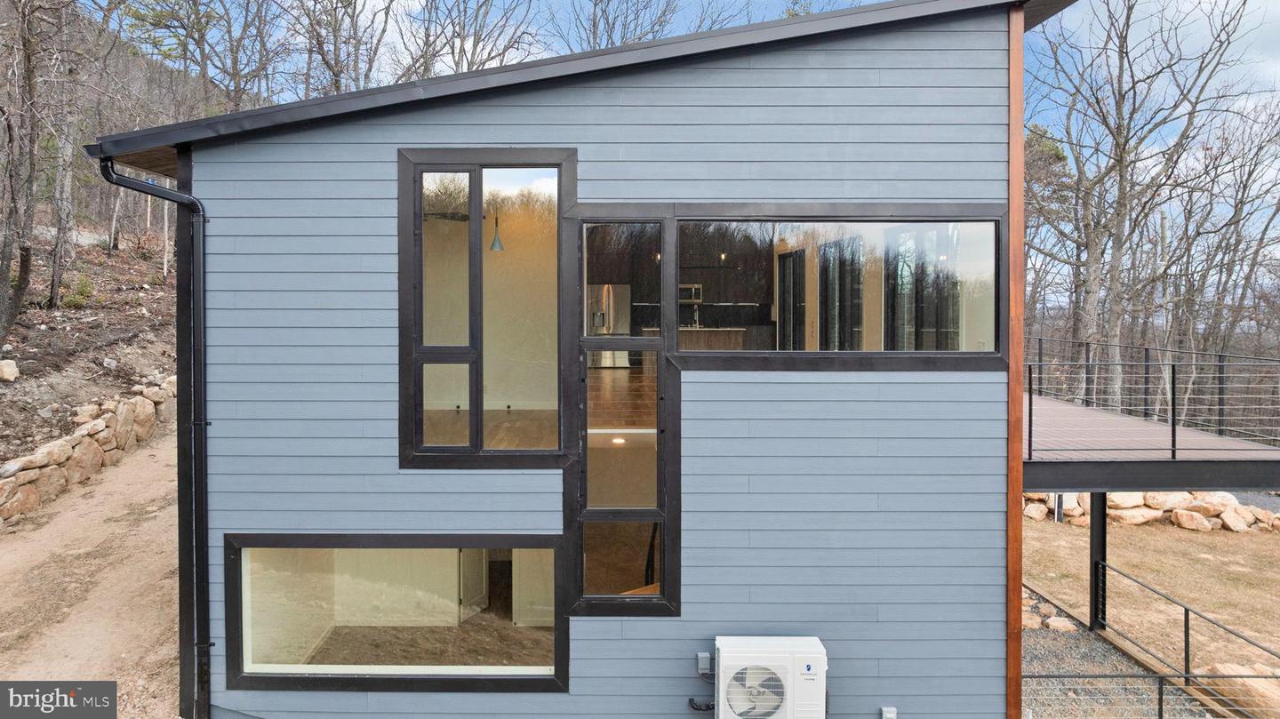 132 HOLLY HILL RD, LURAY, Virginia 22835, 2 Bedrooms Bedrooms, 4 Rooms Rooms,2 BathroomsBathrooms,Residential,For sale,132 HOLLY HILL RD,VAPA2005824 MLS # VAPA2005824