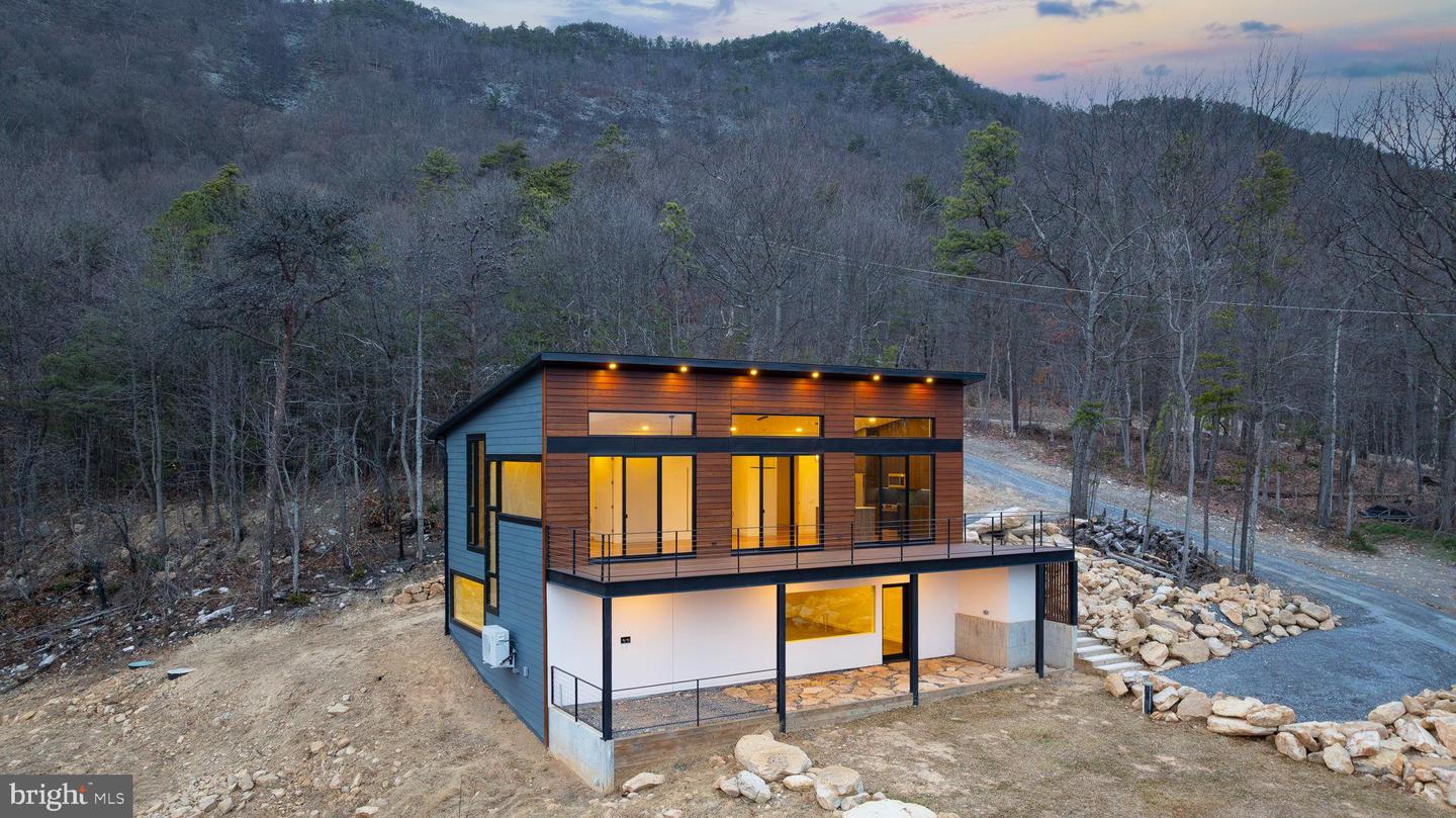 132 HOLLY HILL RD, LURAY, Virginia 22835, 2 Bedrooms Bedrooms, 4 Rooms Rooms,2 BathroomsBathrooms,Residential,For sale,132 HOLLY HILL RD,VAPA2005824 MLS # VAPA2005824