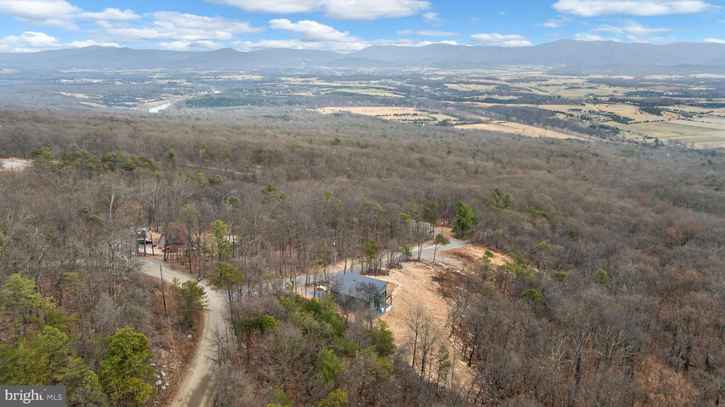 132 HOLLY HILL RD, LURAY, Virginia 22835, 2 Bedrooms Bedrooms, 4 Rooms Rooms,2 BathroomsBathrooms,Residential,For sale,132 HOLLY HILL RD,VAPA2005824 MLS # VAPA2005824