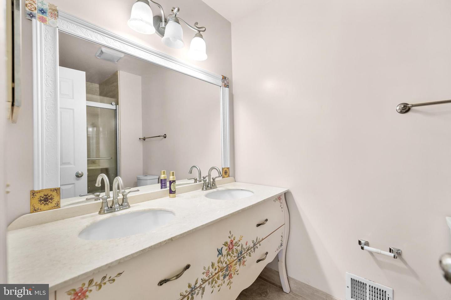 5515 BUGGY WHIP DR, CENTREVILLE, Virginia 20120, 5 Bedrooms Bedrooms, ,3 BathroomsBathrooms,Residential,For sale,5515 BUGGY WHIP DR,VAFX2284290 MLS # VAFX2284290