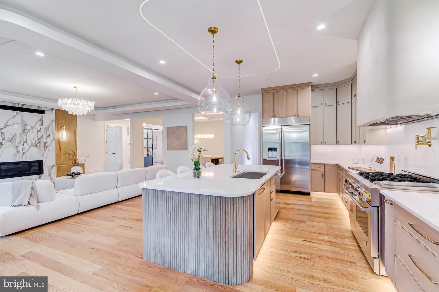 913 SYMPHONY CIR SW, VIENNA, Virginia 22180, 7 Bedrooms Bedrooms, ,7 BathroomsBathrooms,Residential,For sale,913 SYMPHONY CIR SW,VAFX2284300 MLS # VAFX2284300