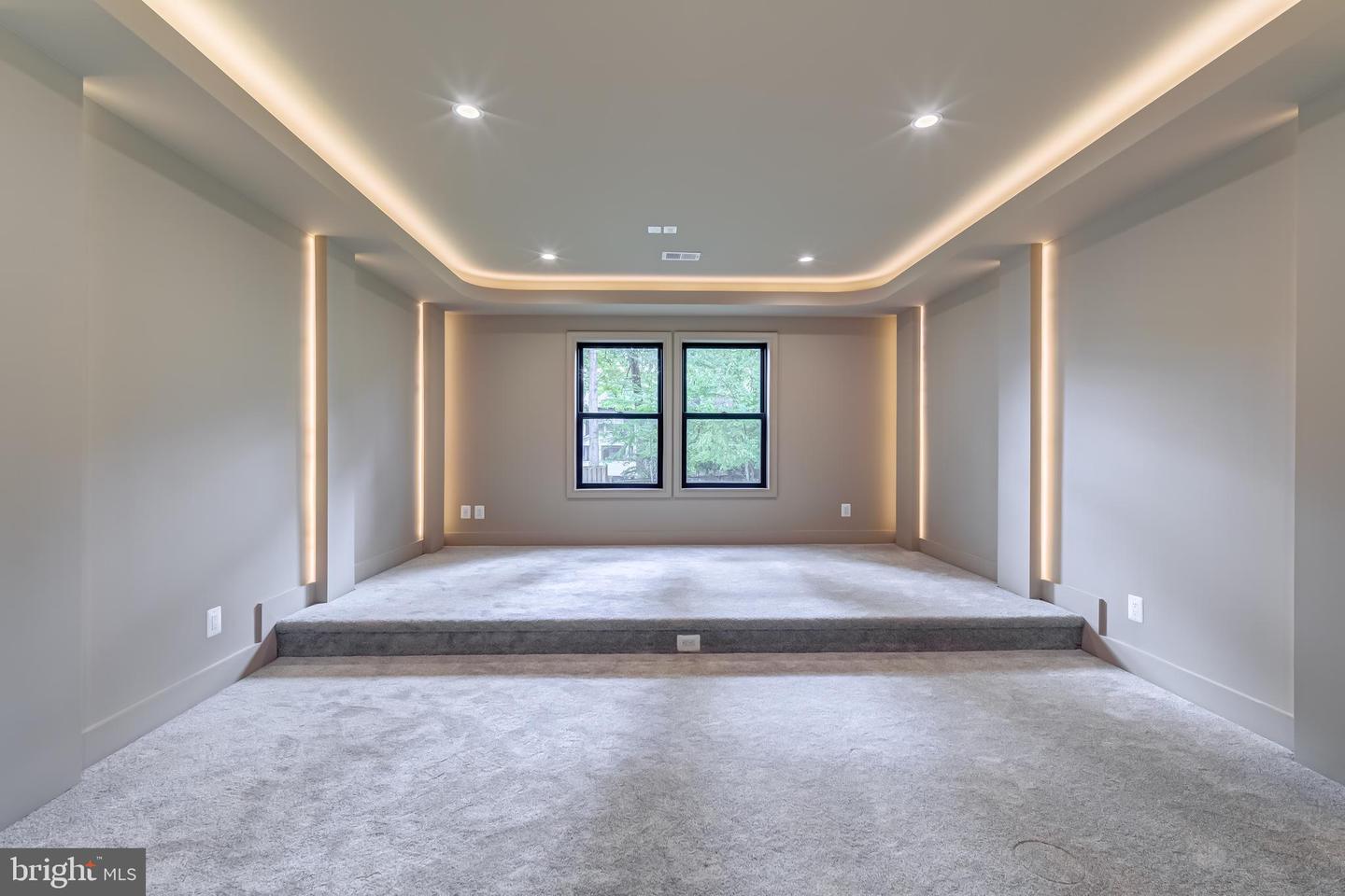 913 SYMPHONY CIR SW, VIENNA, Virginia 22180, 7 Bedrooms Bedrooms, ,7 BathroomsBathrooms,Residential,For sale,913 SYMPHONY CIR SW,VAFX2284300 MLS # VAFX2284300