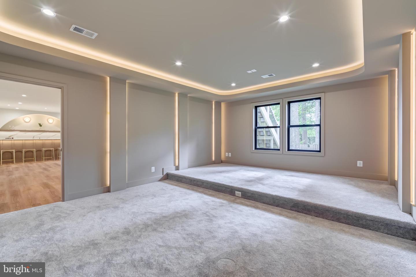 913 SYMPHONY CIR SW, VIENNA, Virginia 22180, 7 Bedrooms Bedrooms, ,7 BathroomsBathrooms,Residential,For sale,913 SYMPHONY CIR SW,VAFX2284300 MLS # VAFX2284300