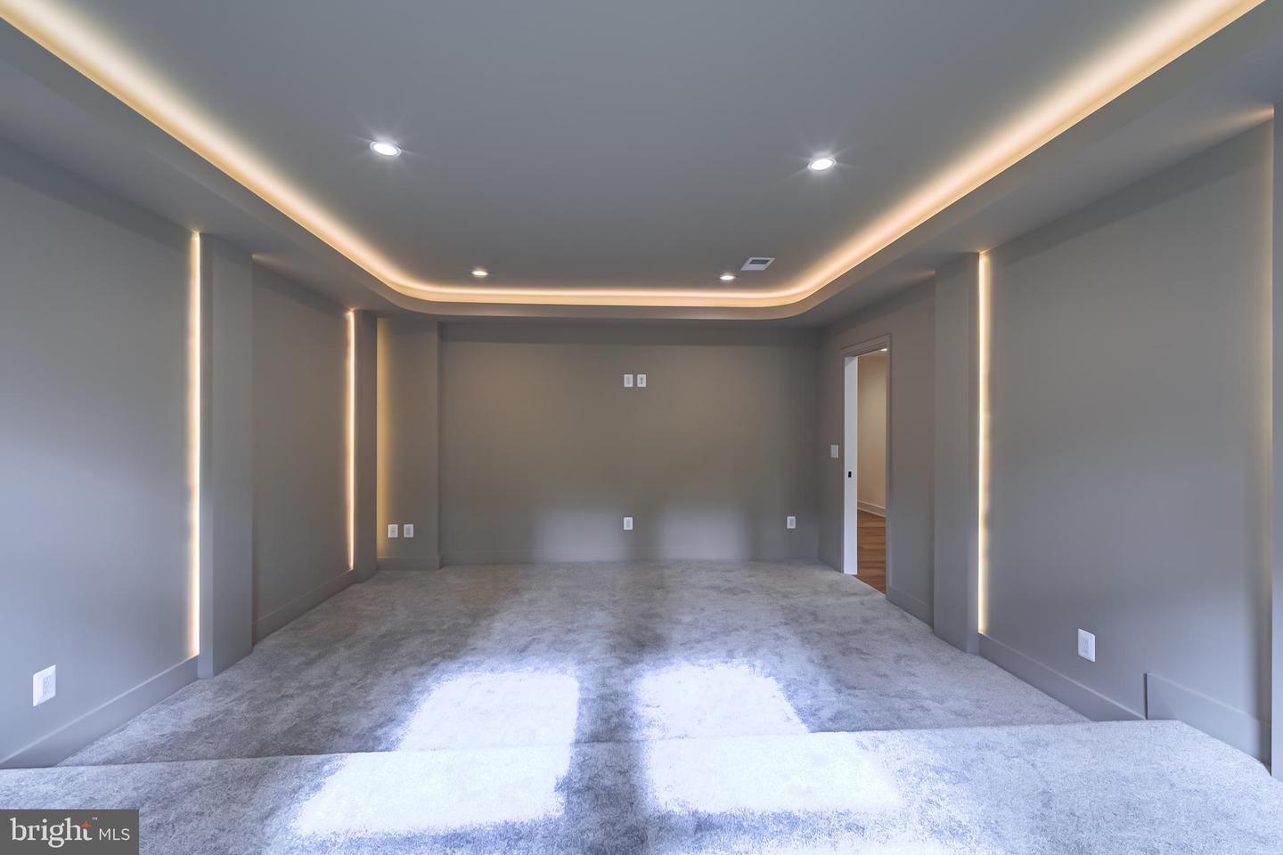 913 SYMPHONY CIR SW, VIENNA, Virginia 22180, 7 Bedrooms Bedrooms, ,7 BathroomsBathrooms,Residential,For sale,913 SYMPHONY CIR SW,VAFX2284300 MLS # VAFX2284300