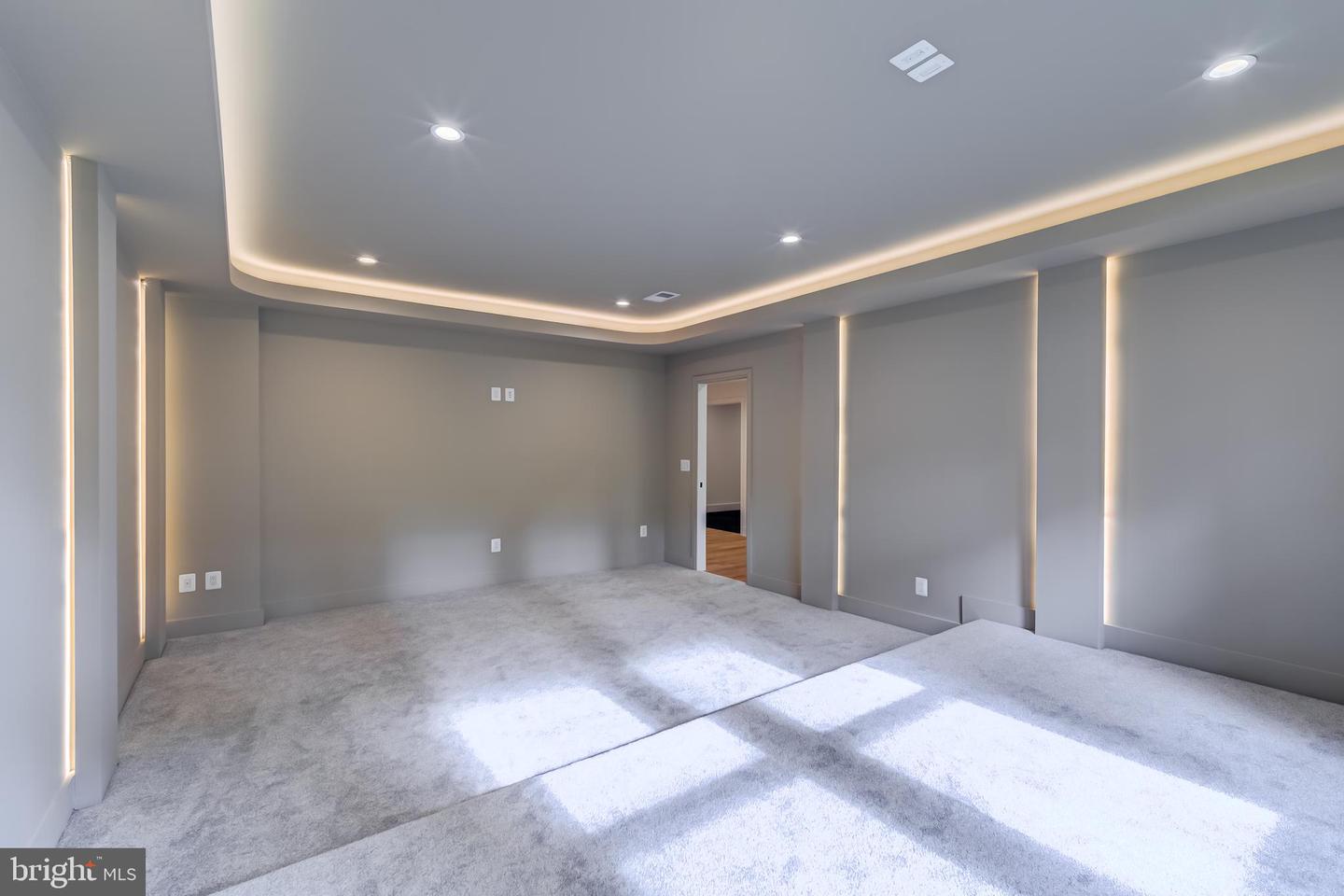 913 SYMPHONY CIR SW, VIENNA, Virginia 22180, 7 Bedrooms Bedrooms, ,7 BathroomsBathrooms,Residential,For sale,913 SYMPHONY CIR SW,VAFX2284300 MLS # VAFX2284300