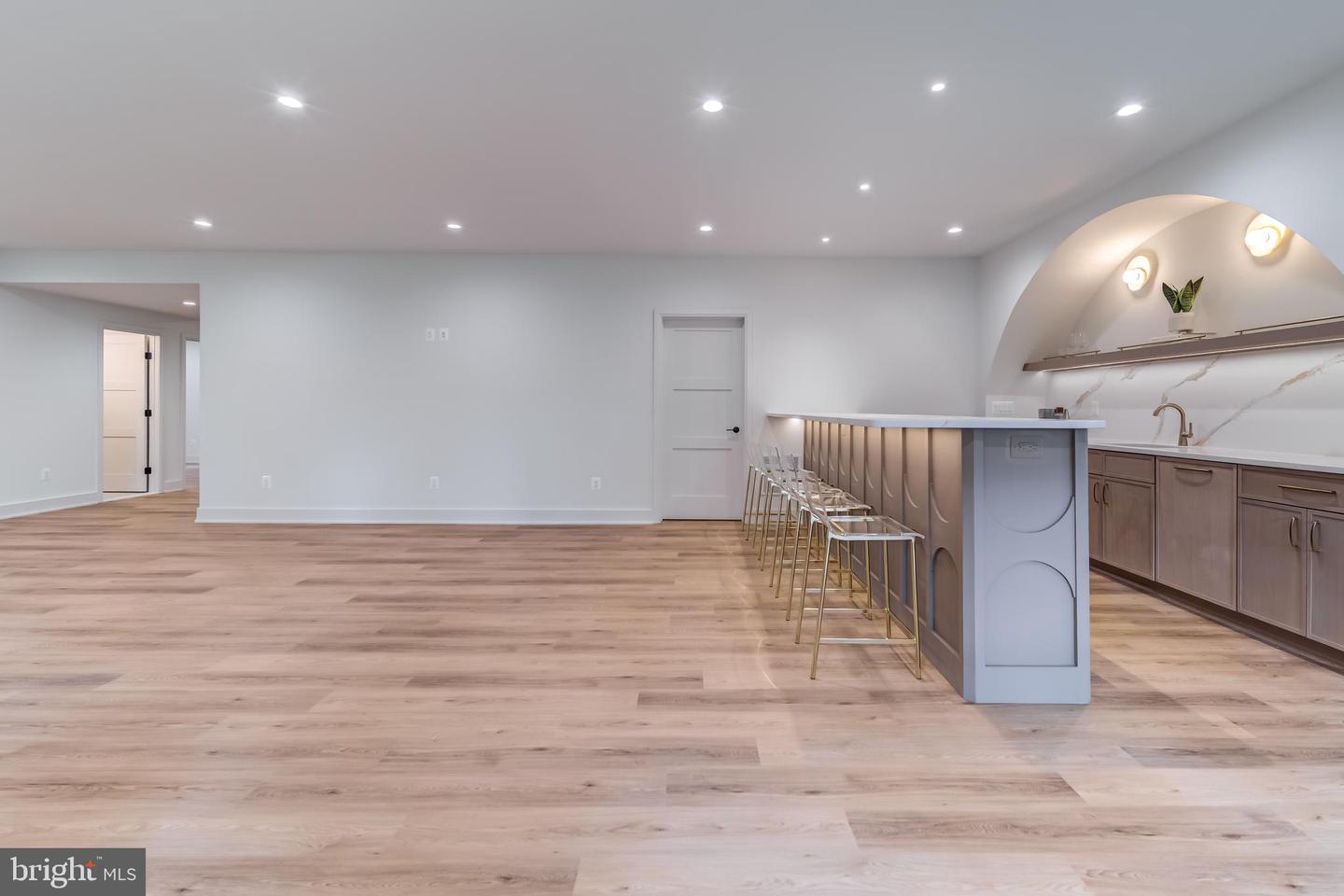 913 SYMPHONY CIR SW, VIENNA, Virginia 22180, 7 Bedrooms Bedrooms, ,7 BathroomsBathrooms,Residential,For sale,913 SYMPHONY CIR SW,VAFX2284300 MLS # VAFX2284300