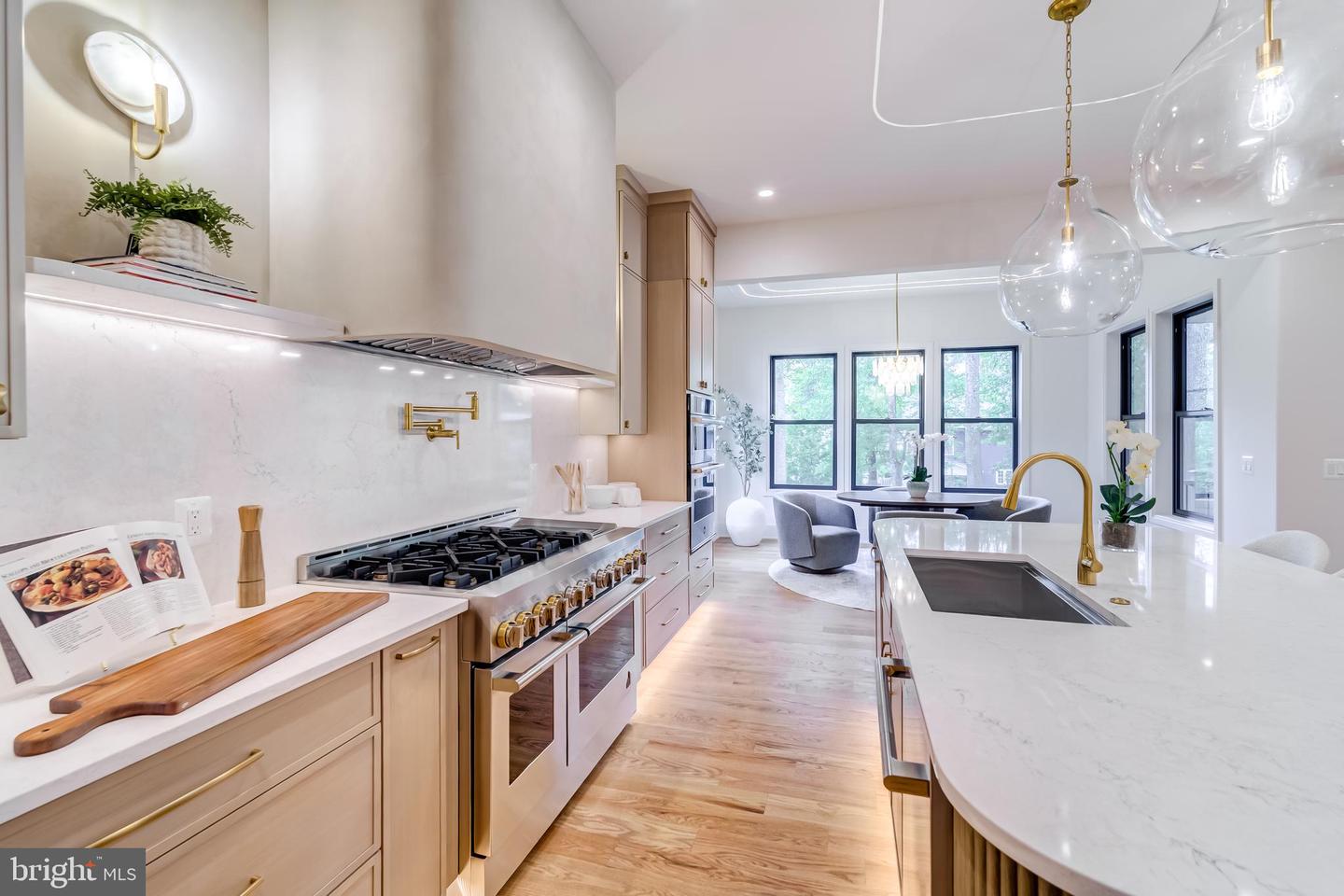 913 SYMPHONY CIR SW, VIENNA, Virginia 22180, 7 Bedrooms Bedrooms, ,7 BathroomsBathrooms,Residential,For sale,913 SYMPHONY CIR SW,VAFX2284300 MLS # VAFX2284300