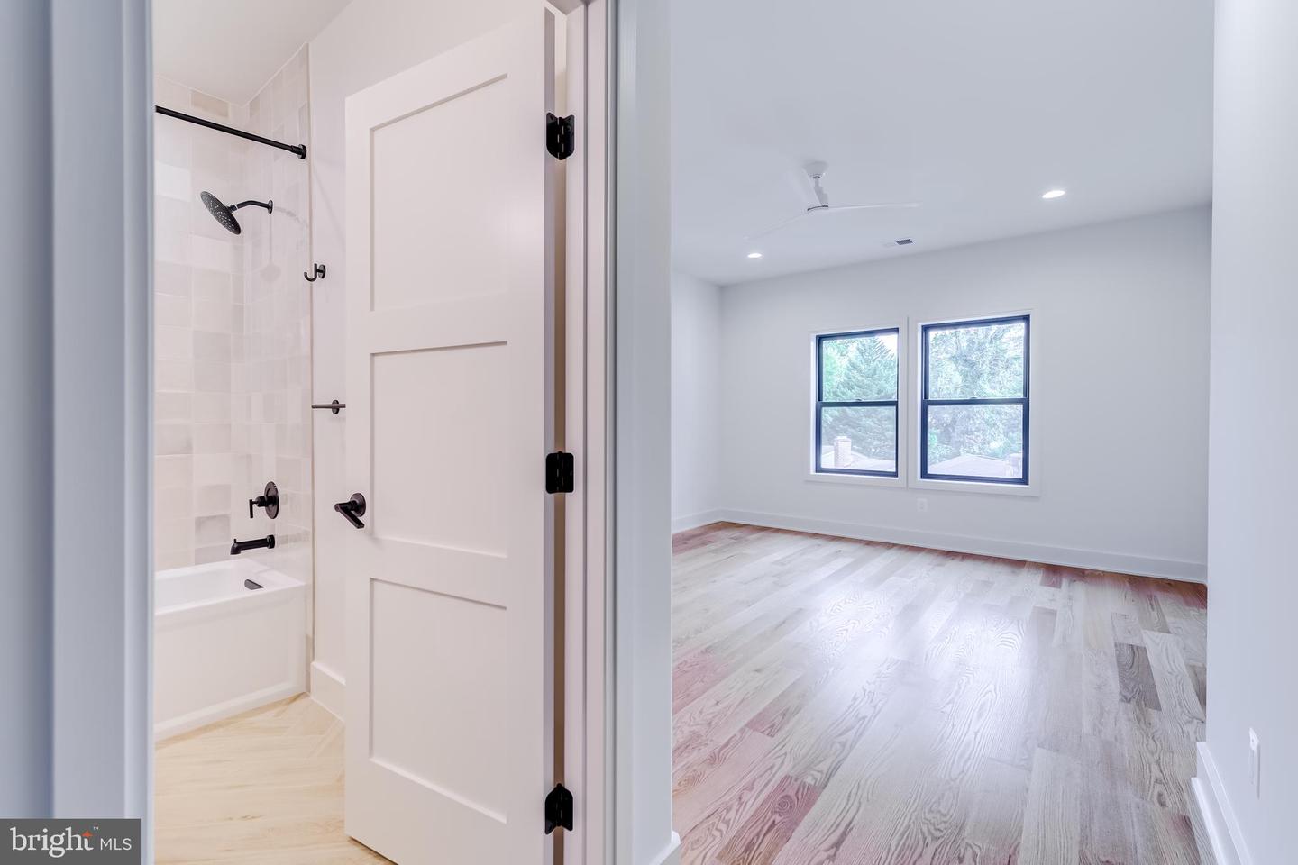 913 SYMPHONY CIR SW, VIENNA, Virginia 22180, 7 Bedrooms Bedrooms, ,7 BathroomsBathrooms,Residential,For sale,913 SYMPHONY CIR SW,VAFX2284300 MLS # VAFX2284300