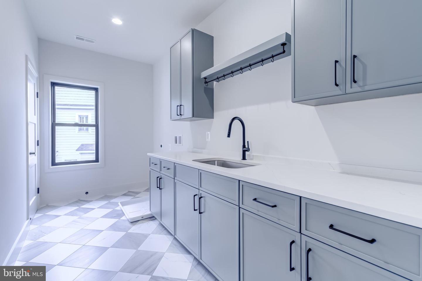 913 SYMPHONY CIR SW, VIENNA, Virginia 22180, 7 Bedrooms Bedrooms, ,7 BathroomsBathrooms,Residential,For sale,913 SYMPHONY CIR SW,VAFX2284300 MLS # VAFX2284300