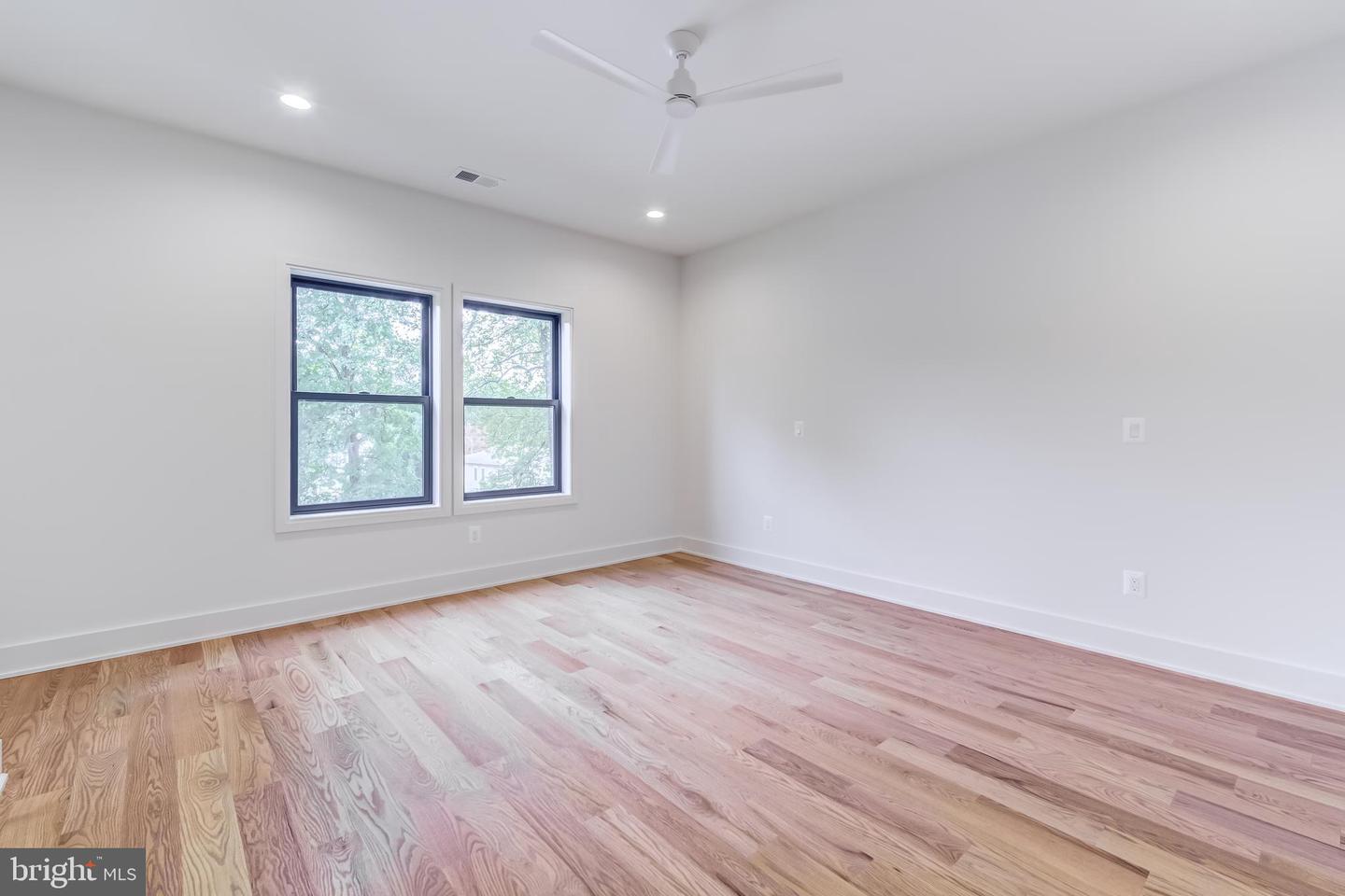 913 SYMPHONY CIR SW, VIENNA, Virginia 22180, 7 Bedrooms Bedrooms, ,7 BathroomsBathrooms,Residential,For sale,913 SYMPHONY CIR SW,VAFX2284300 MLS # VAFX2284300