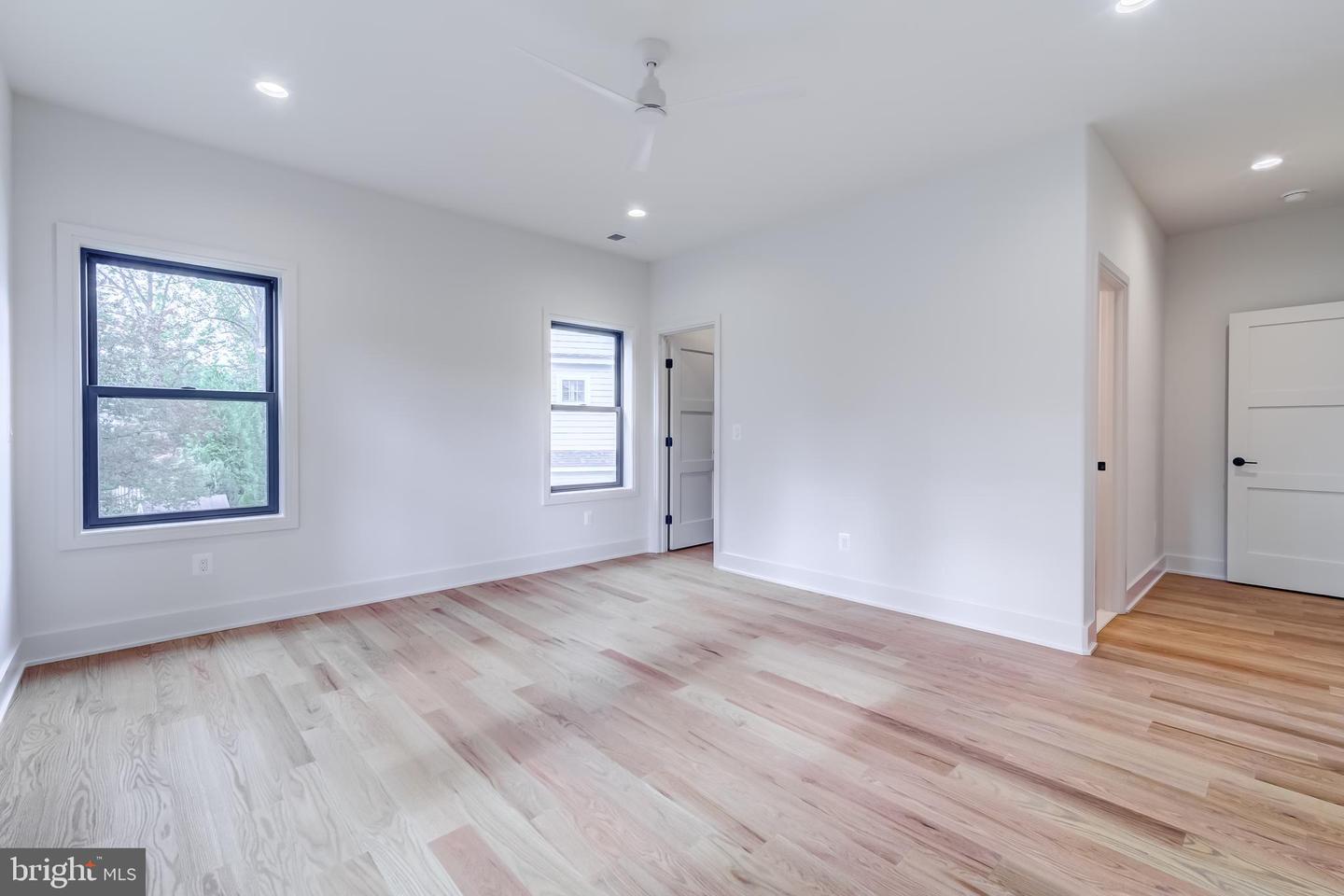 913 SYMPHONY CIR SW, VIENNA, Virginia 22180, 7 Bedrooms Bedrooms, ,7 BathroomsBathrooms,Residential,For sale,913 SYMPHONY CIR SW,VAFX2284300 MLS # VAFX2284300