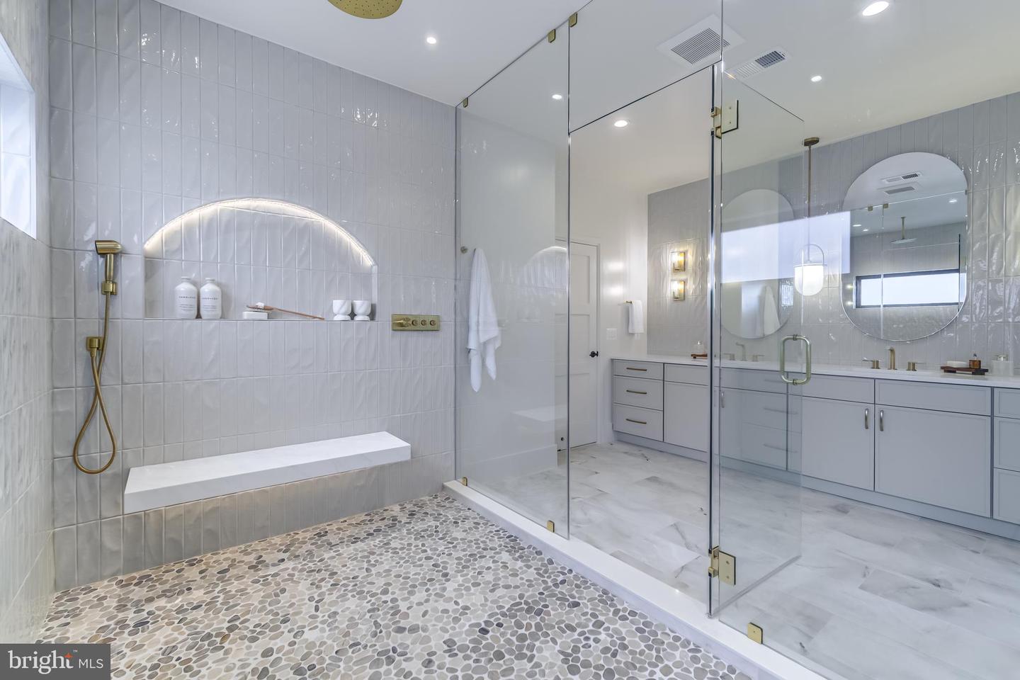 913 SYMPHONY CIR SW, VIENNA, Virginia 22180, 7 Bedrooms Bedrooms, ,7 BathroomsBathrooms,Residential,For sale,913 SYMPHONY CIR SW,VAFX2284300 MLS # VAFX2284300