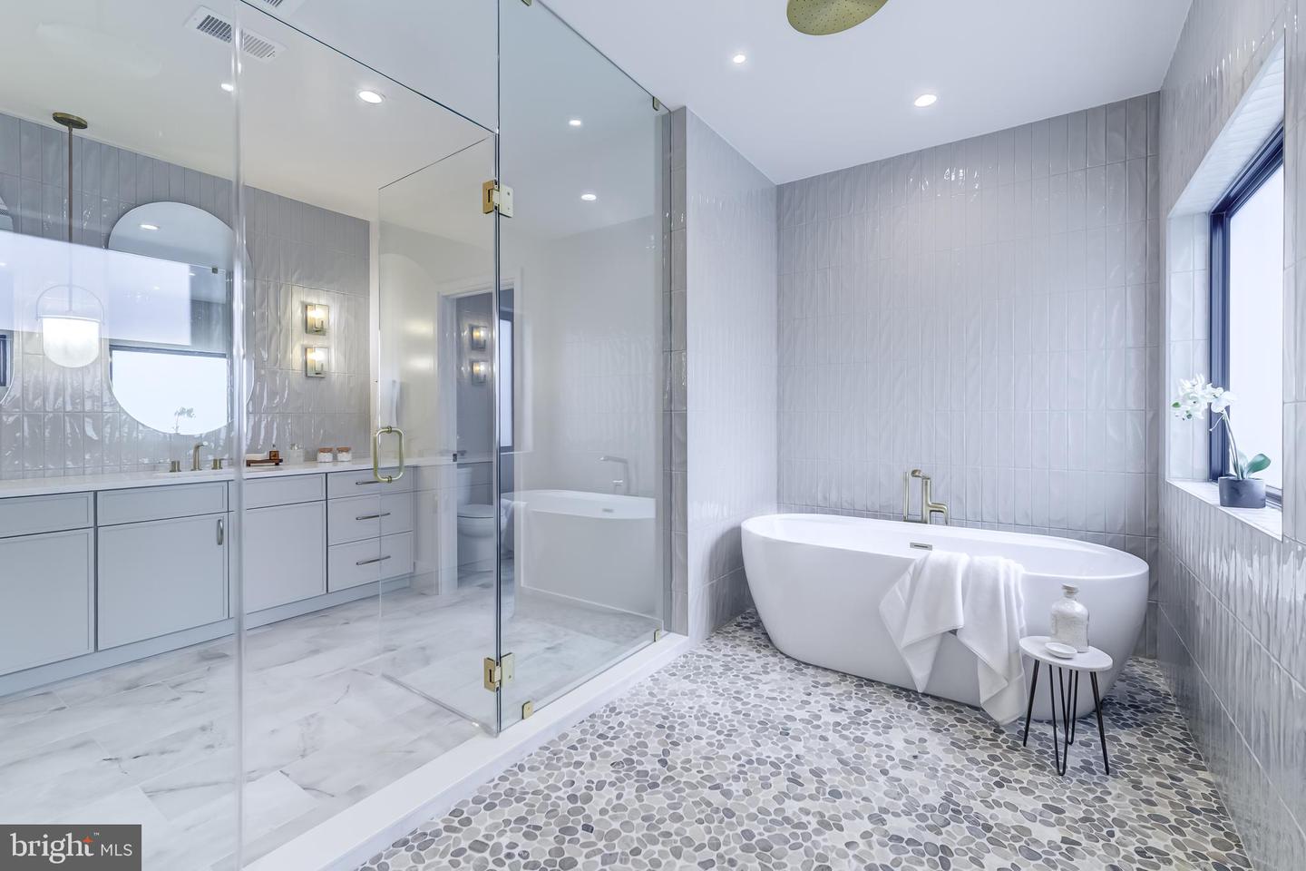 913 SYMPHONY CIR SW, VIENNA, Virginia 22180, 7 Bedrooms Bedrooms, ,7 BathroomsBathrooms,Residential,For sale,913 SYMPHONY CIR SW,VAFX2284300 MLS # VAFX2284300