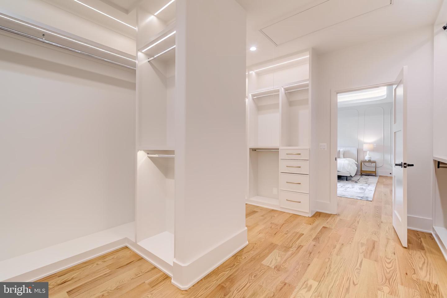 913 SYMPHONY CIR SW, VIENNA, Virginia 22180, 7 Bedrooms Bedrooms, ,7 BathroomsBathrooms,Residential,For sale,913 SYMPHONY CIR SW,VAFX2284300 MLS # VAFX2284300